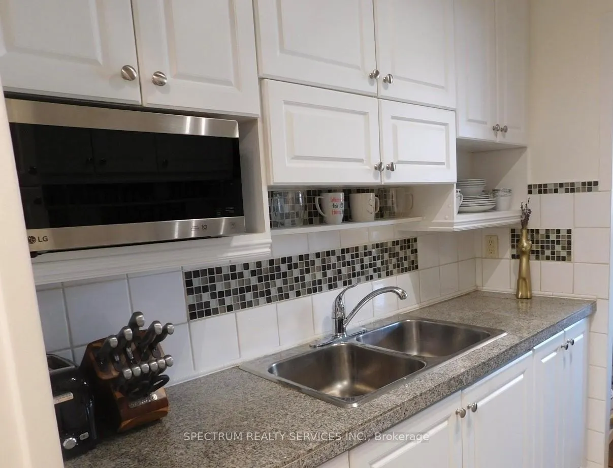 Photo 5 of Unit 808, 3320 Fieldgate Drive, Mississauga, Applewood — HOMEH