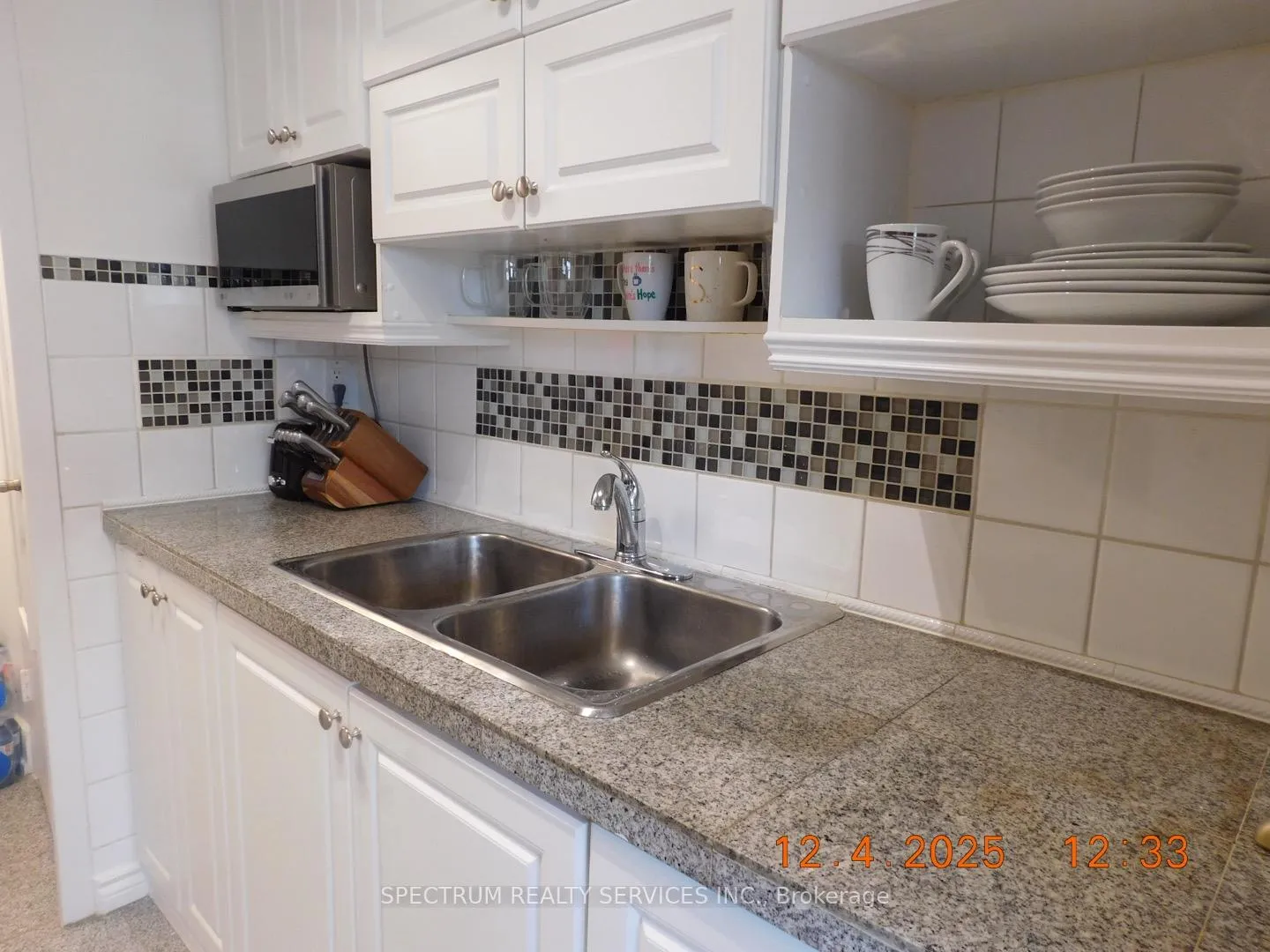 Photo 6 of Unit 808, 3320 Fieldgate Drive, Mississauga, Applewood — HOMEH