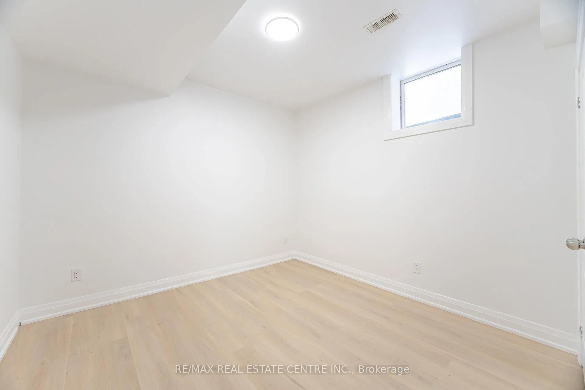 Photo 12 of Unit Basement Apartment, 17 Wonder Way, Brampton, Vales of Castlemore — HOMEH