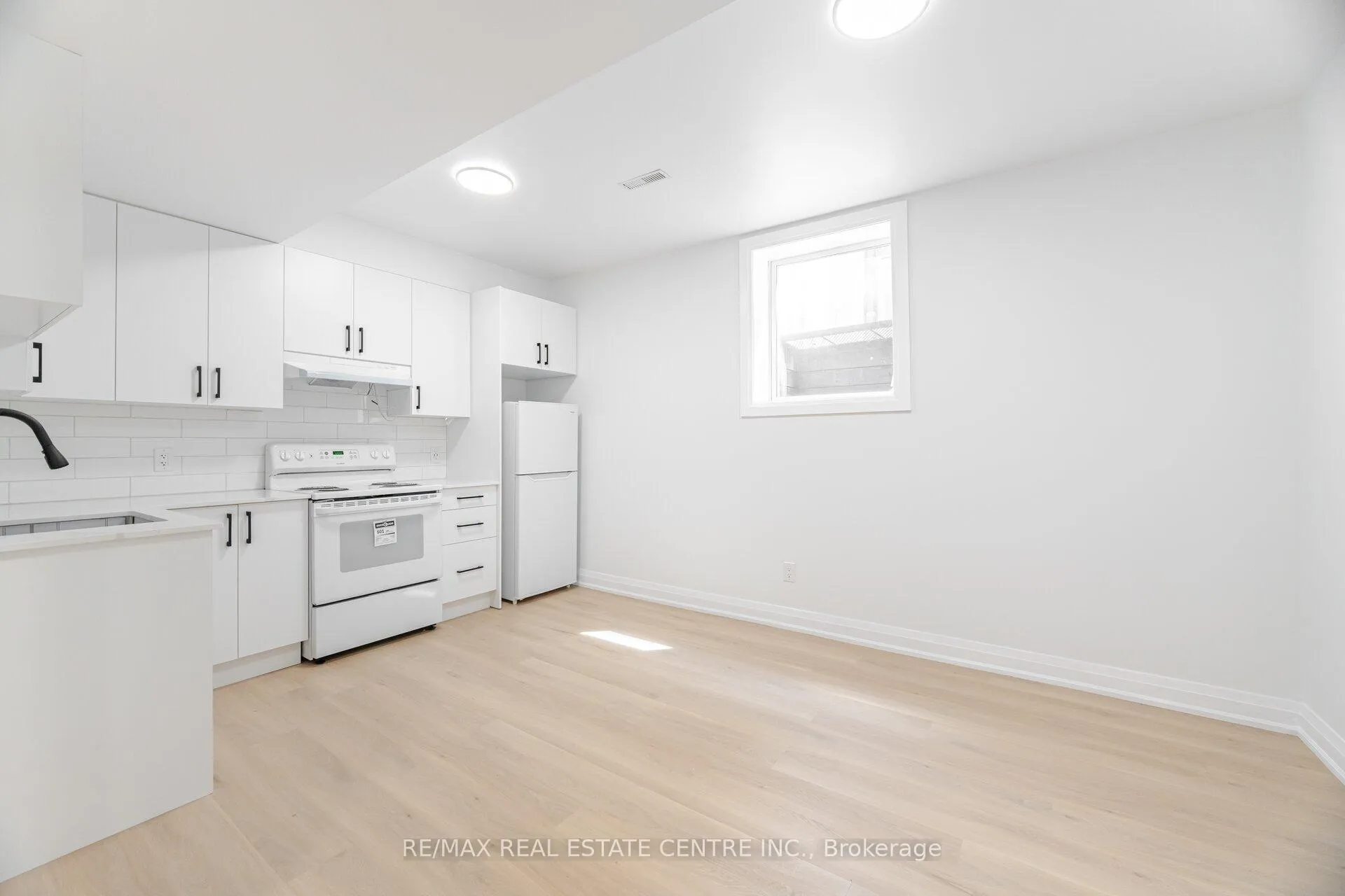 Photo 15 of Unit Basement Apartment, 17 Wonder Way, Brampton, Vales of Castlemore — HOMEH