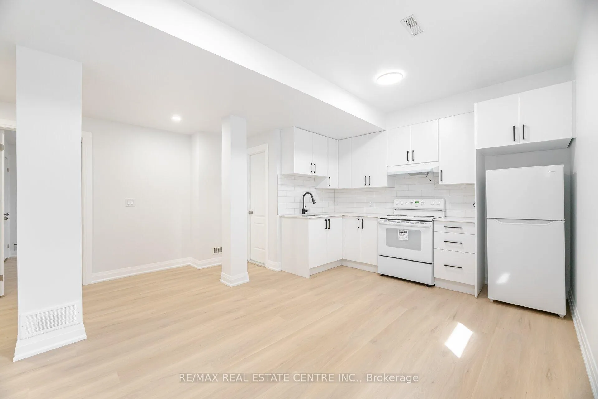 Photo 17 of Unit Basement Apartment, 17 Wonder Way, Brampton, Vales of Castlemore — HOMEH
