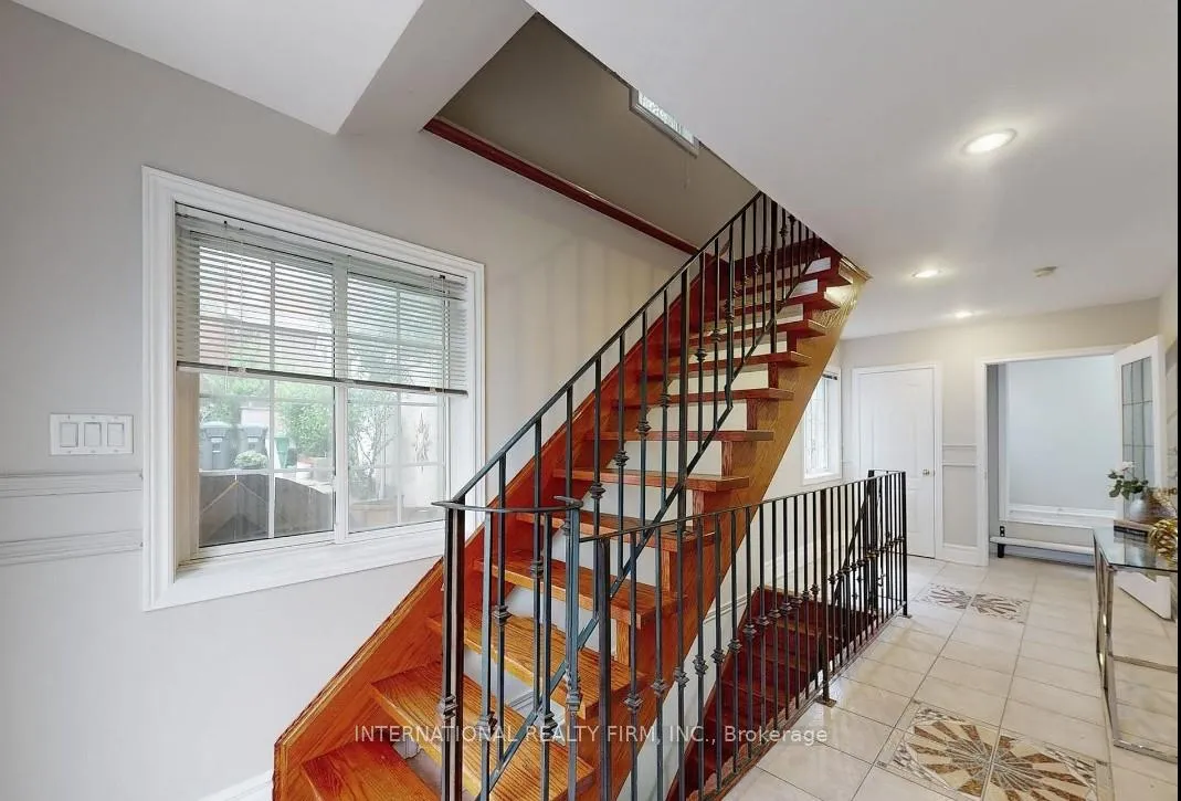 Photo 3 of Unit Main, 6 English Street, Brampton, Brampton West — HOMEH