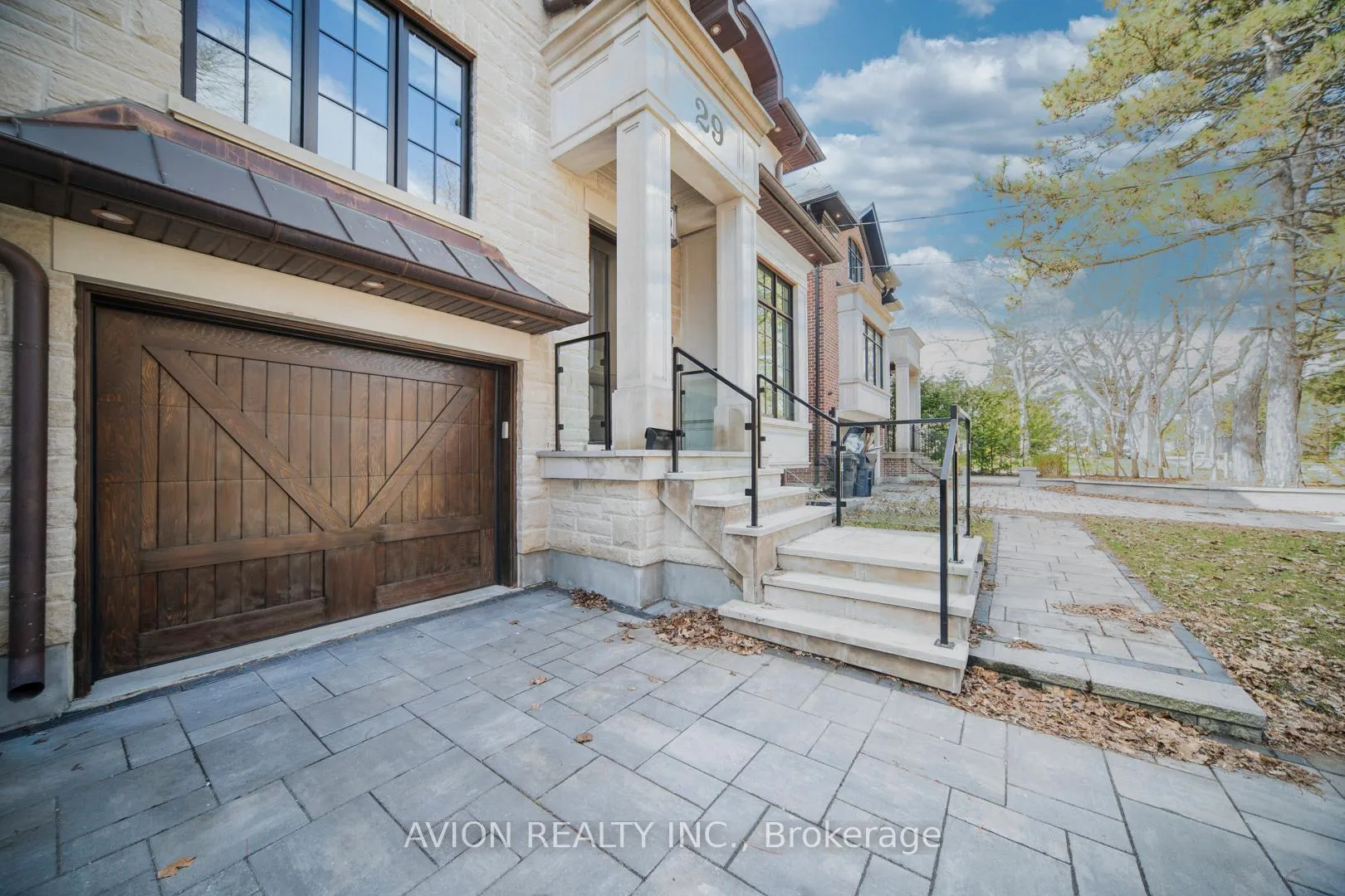 Photo 3 of 29 Evergreen Gardens, Toronto, Leaside — HOMEH