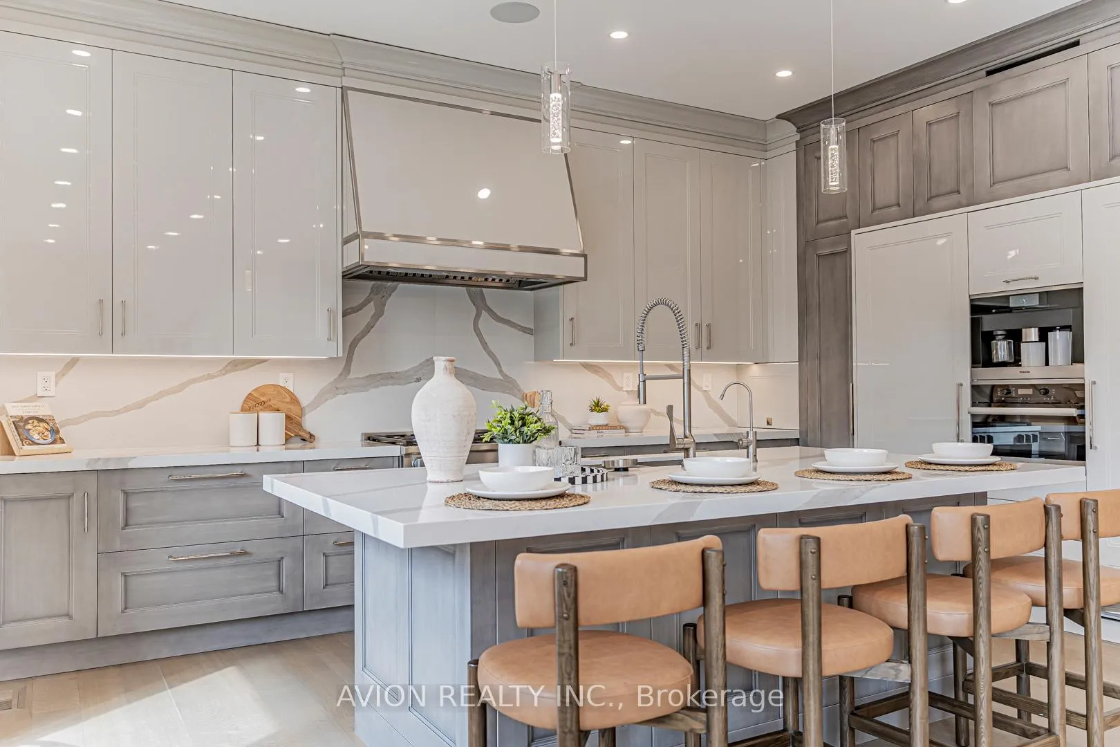 Photo 10 of 29 Evergreen Gardens, Toronto, Leaside — HOMEH