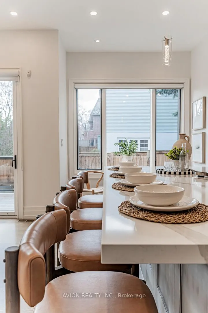 Photo 12 of 29 Evergreen Gardens, Toronto, Leaside — HOMEH