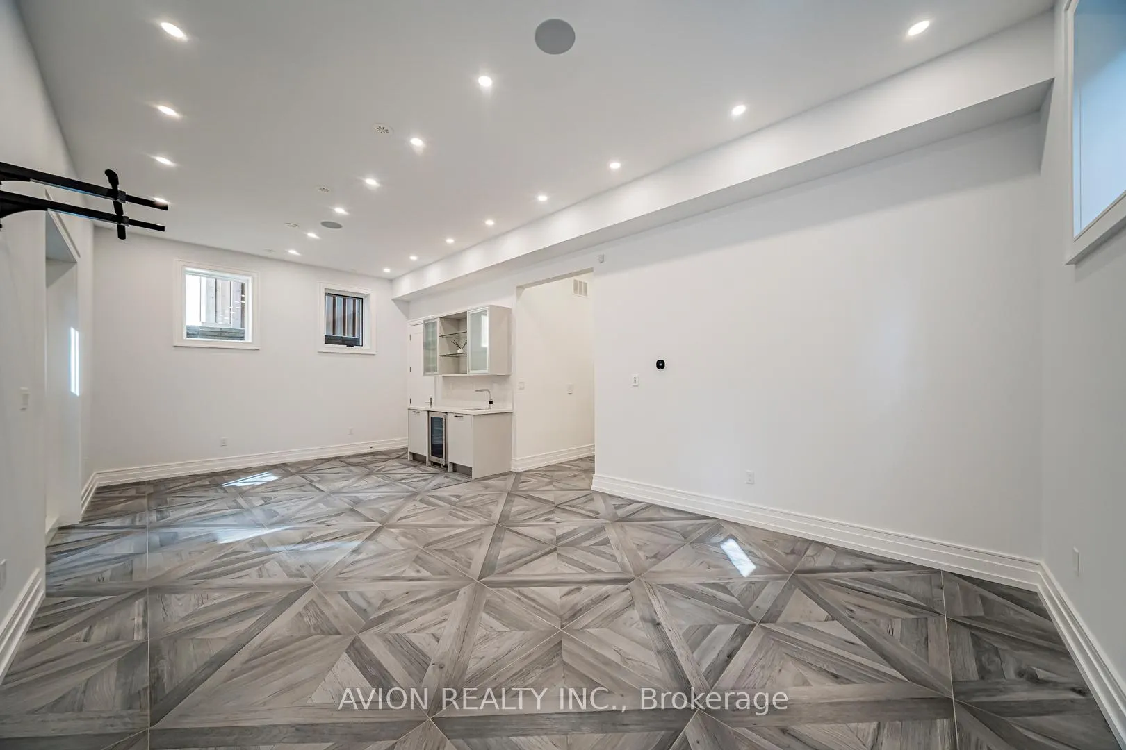 Photo 35 of 29 Evergreen Gardens, Toronto, Leaside — HOMEH