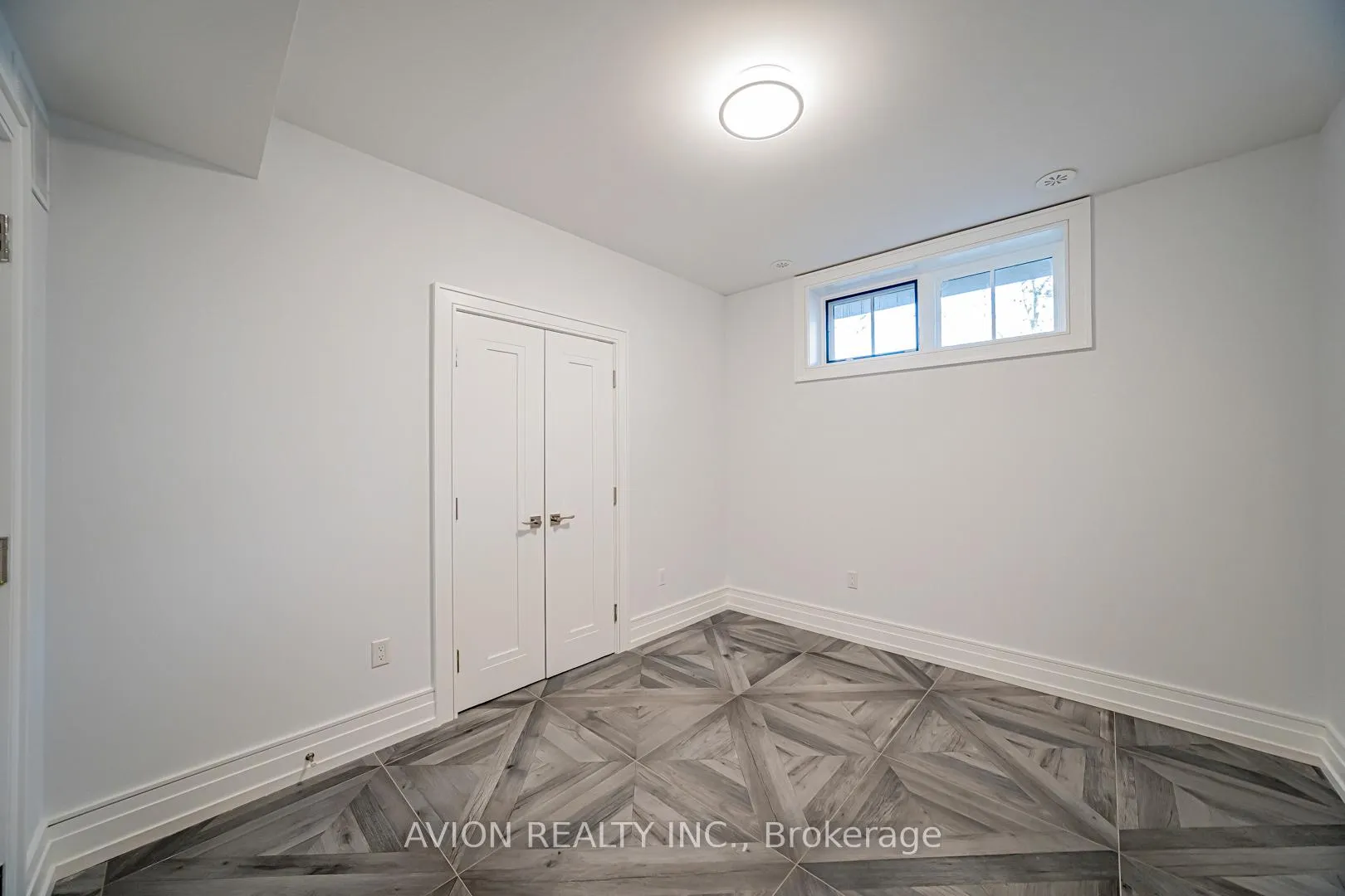 Photo 36 of 29 Evergreen Gardens, Toronto, Leaside — HOMEH