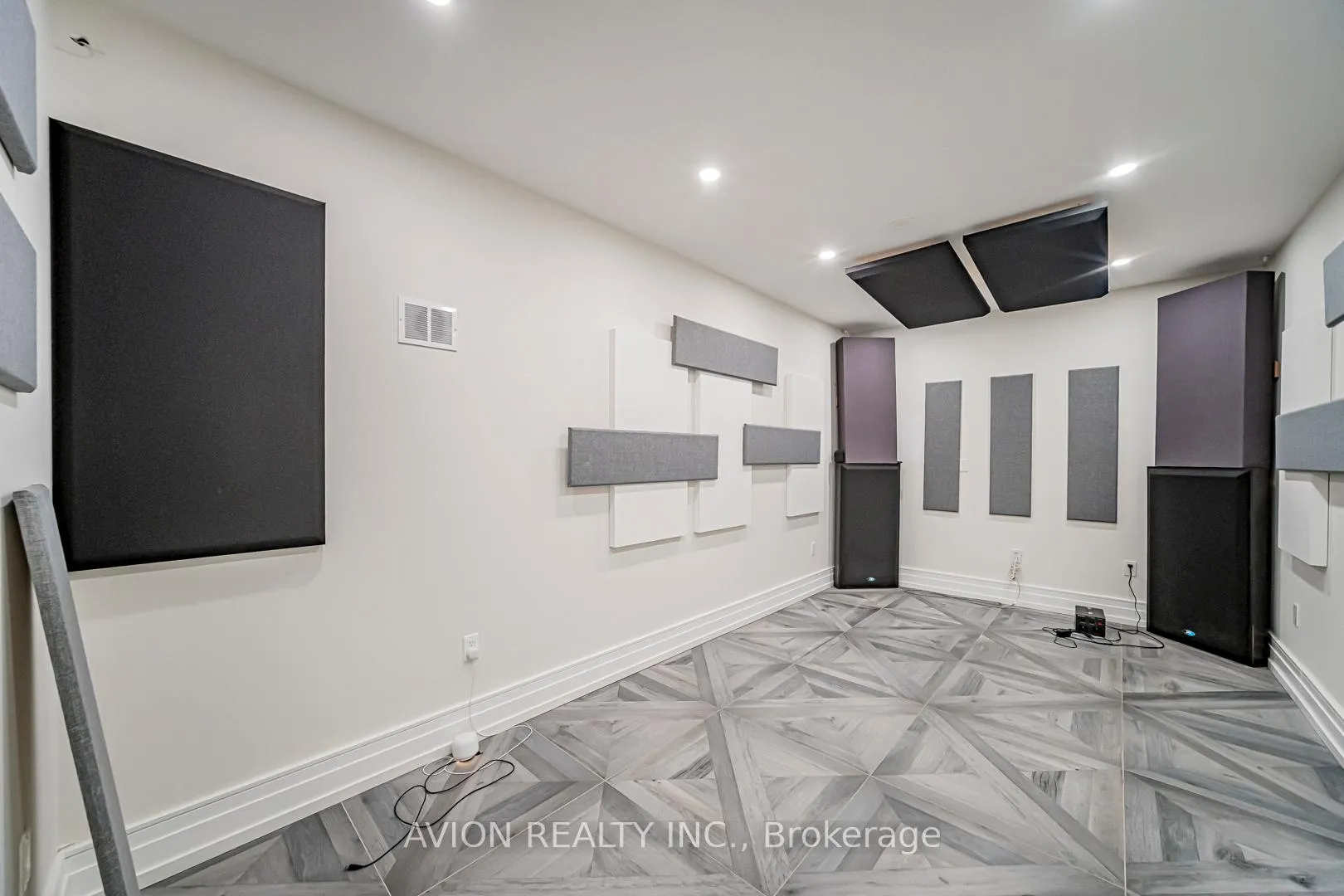 Photo 40 of 29 Evergreen Gardens, Toronto, Leaside — HOMEH