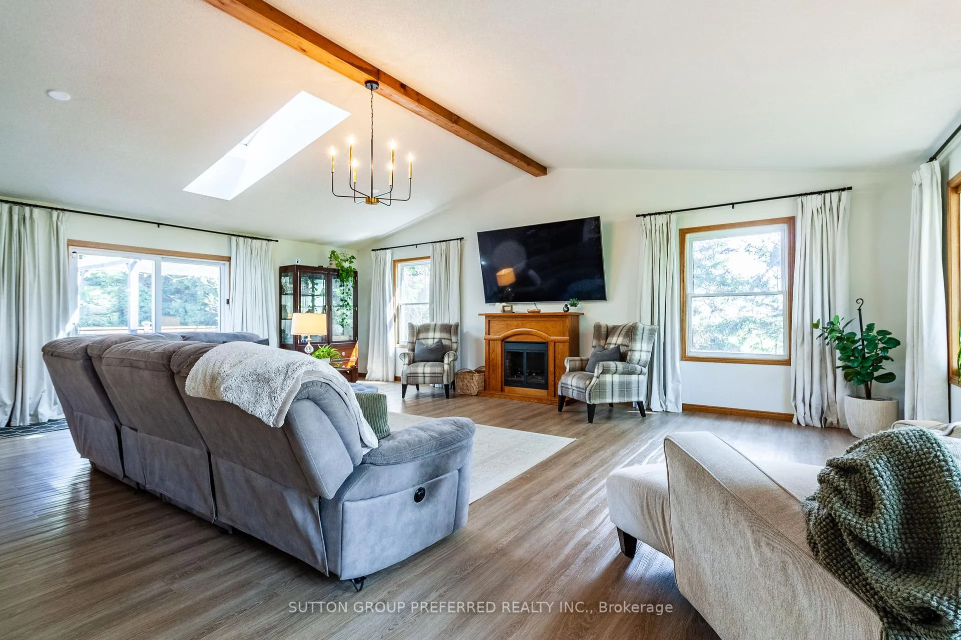 Photo 14 of 8034 Imperial Road, Malahide, Rural Malahide — HOMEH