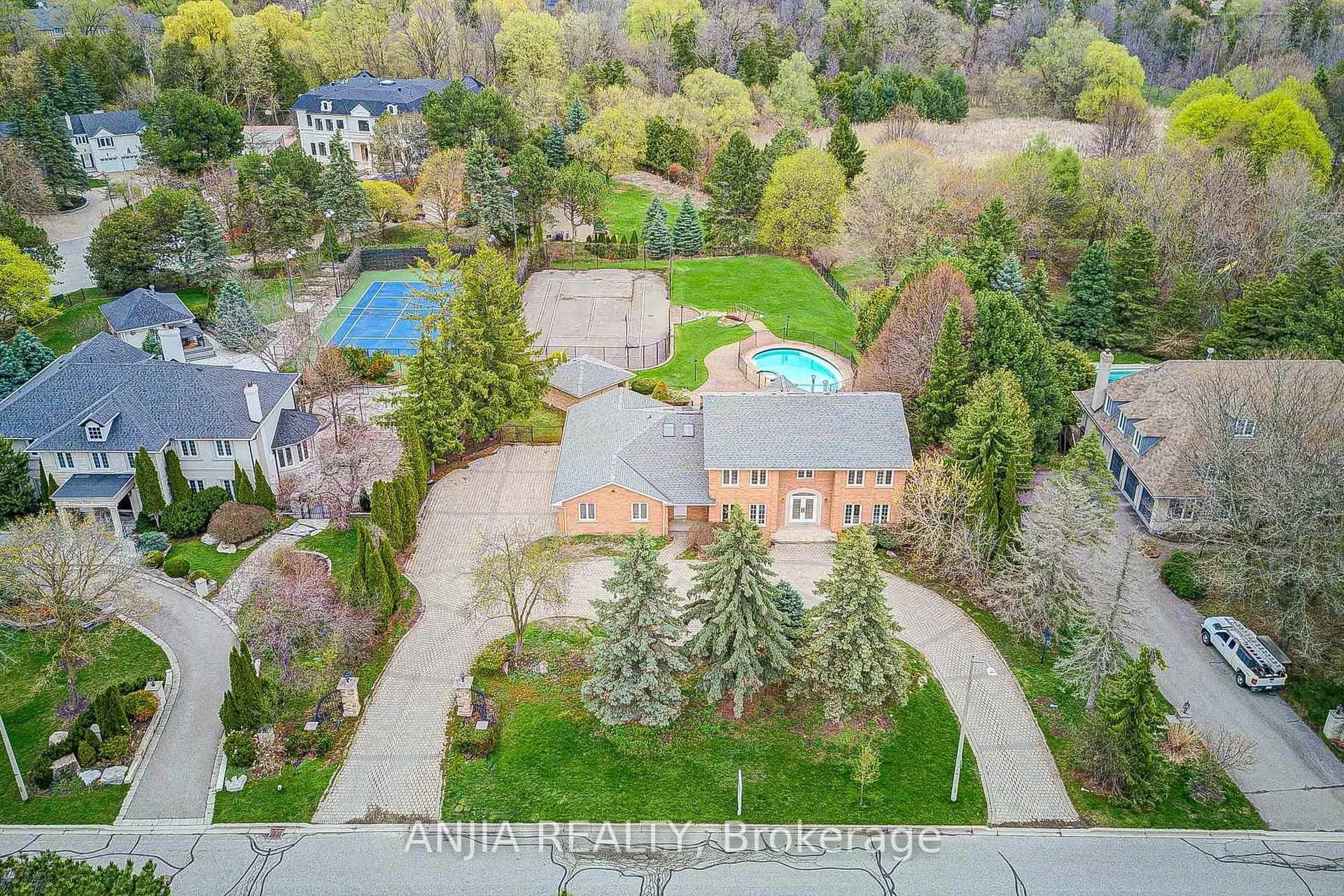 Photo 3 of 20 Country Estates Drive, Markham, Cachet — HOMEH