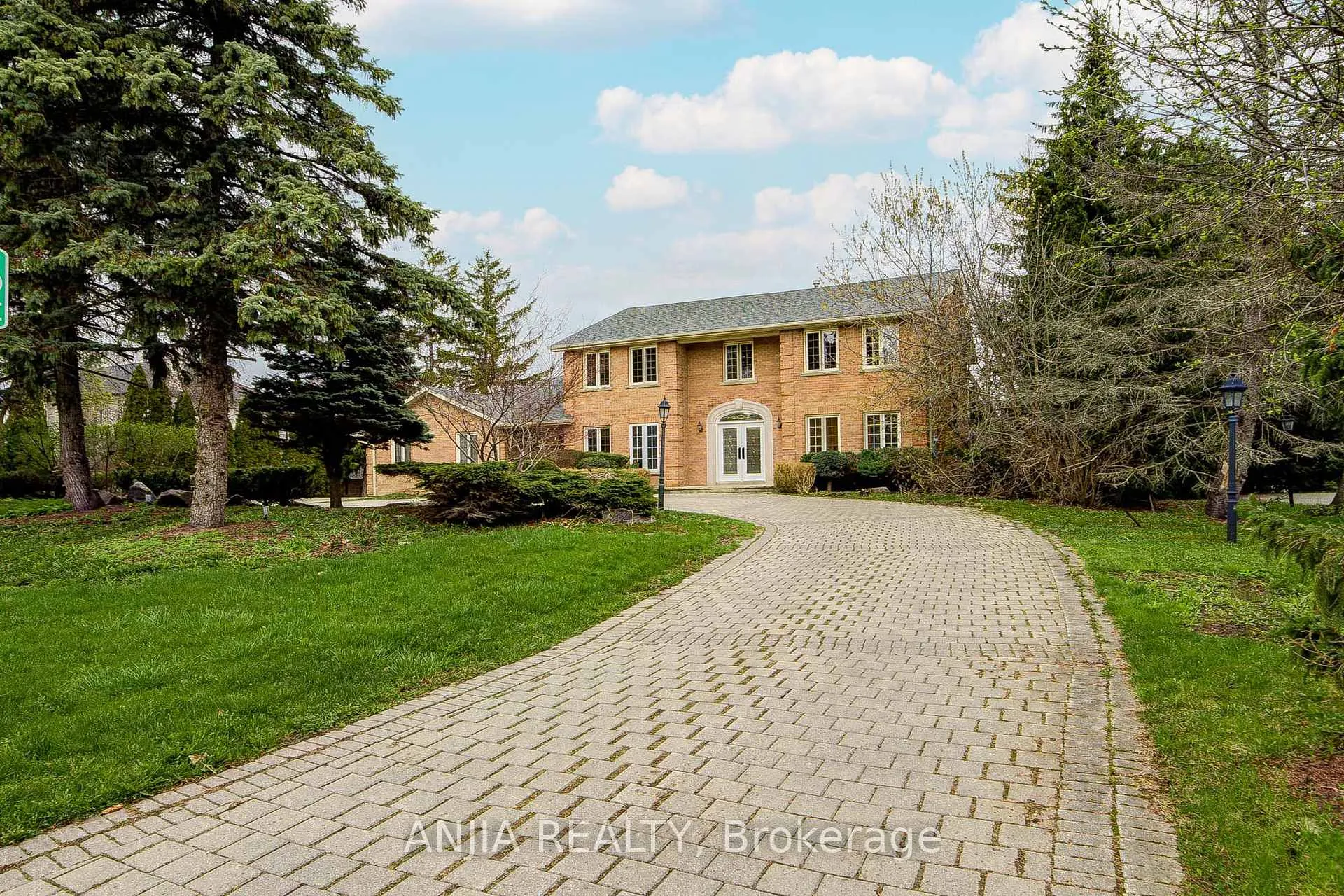 Photo 4 of 20 Country Estates Drive, Markham, Cachet — HOMEH
