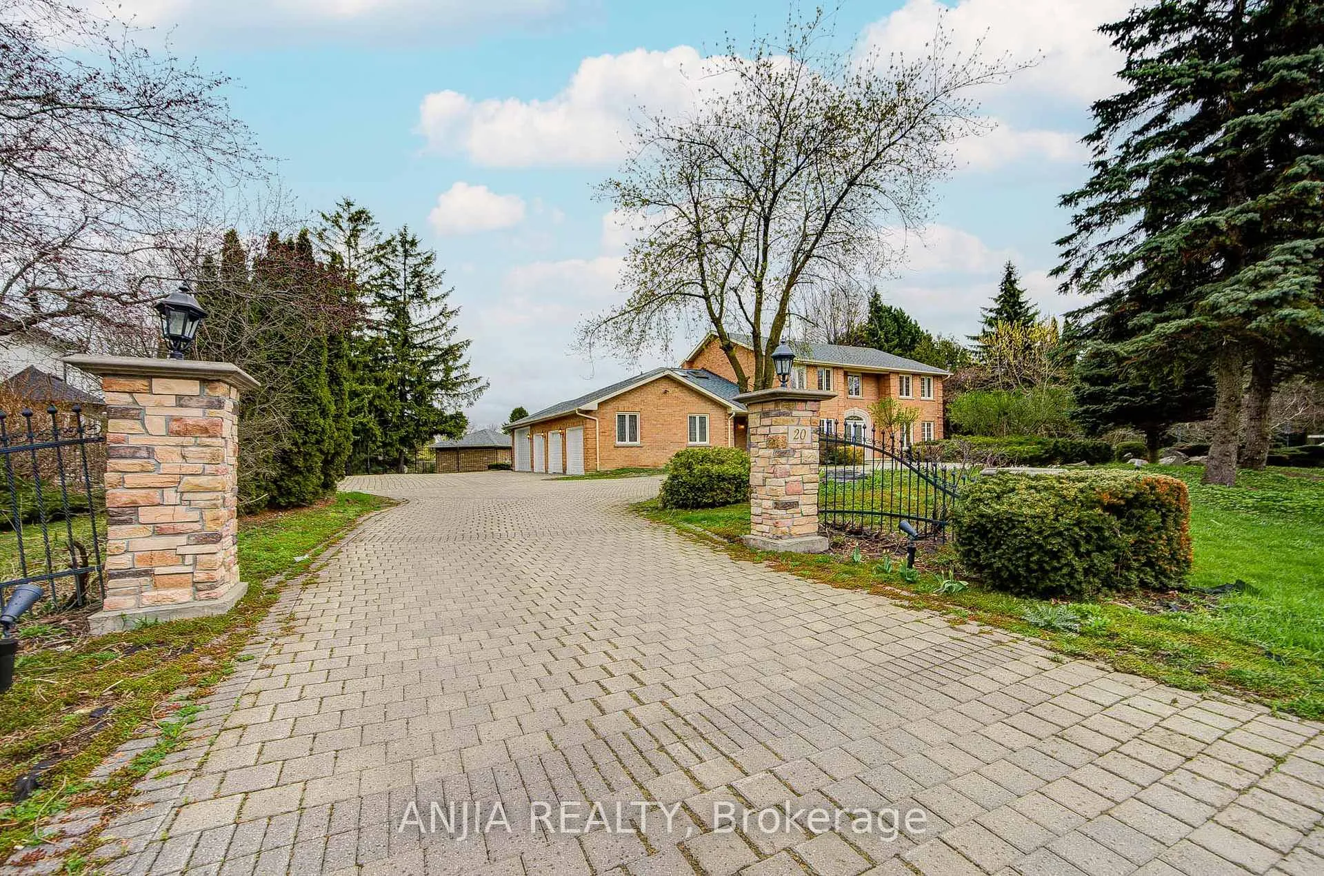 Photo 5 of 20 Country Estates Drive, Markham, Cachet — HOMEH