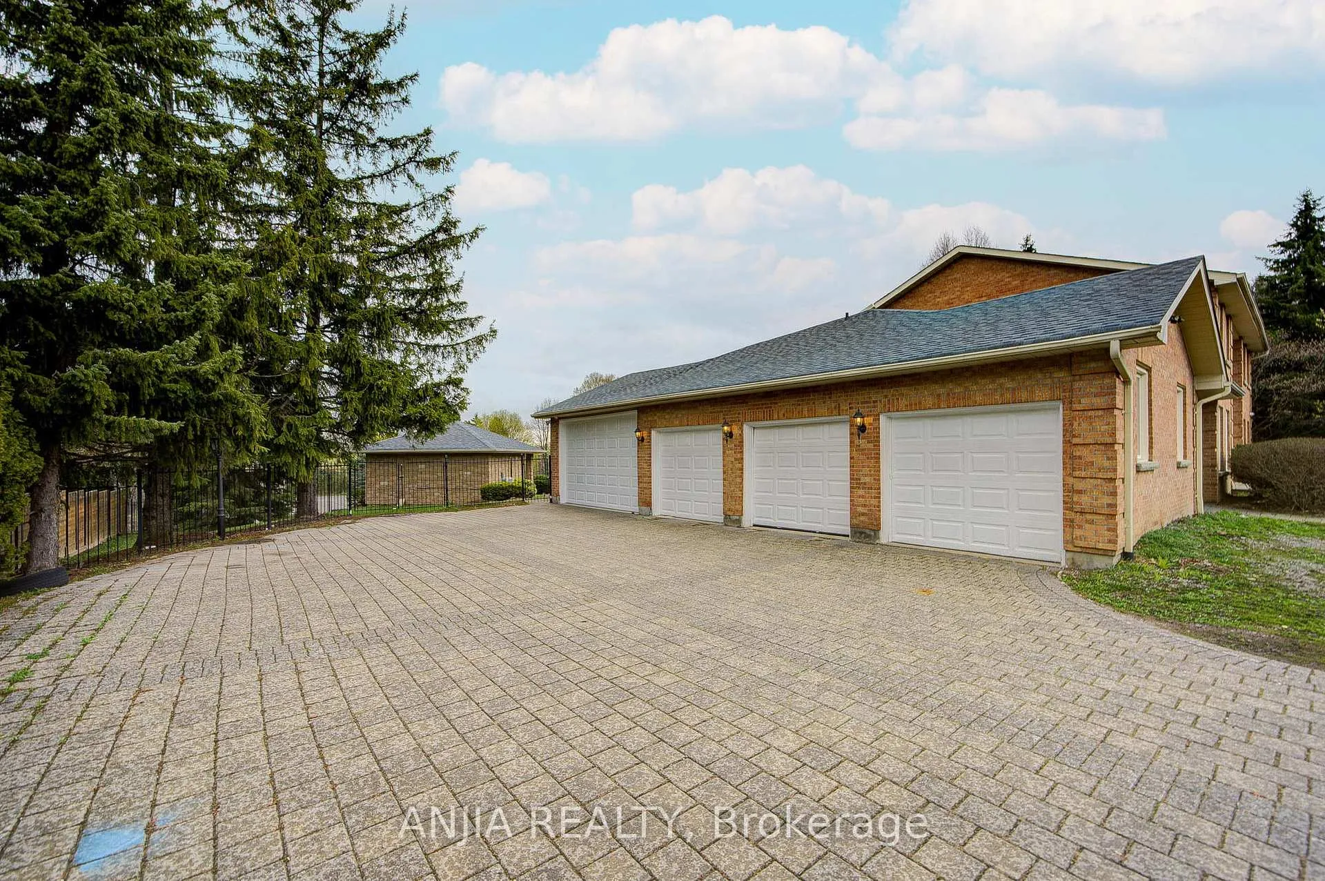 Photo 6 of 20 Country Estates Drive, Markham, Cachet — HOMEH