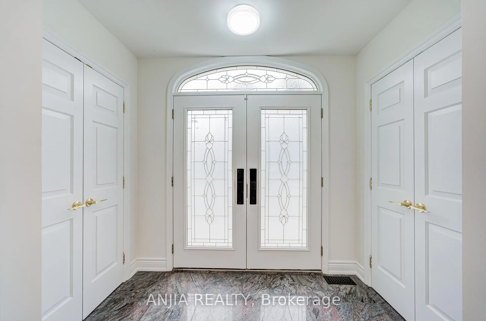 Photo 8 of 20 Country Estates Drive, Markham, Cachet — HOMEH