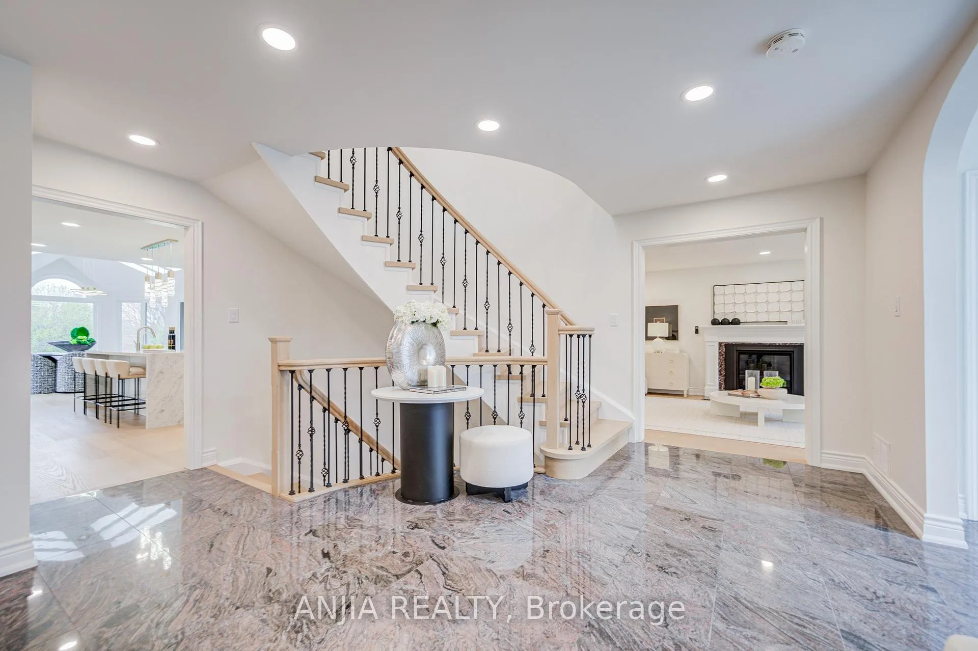 Photo 9 of 20 Country Estates Drive, Markham, Cachet — HOMEH