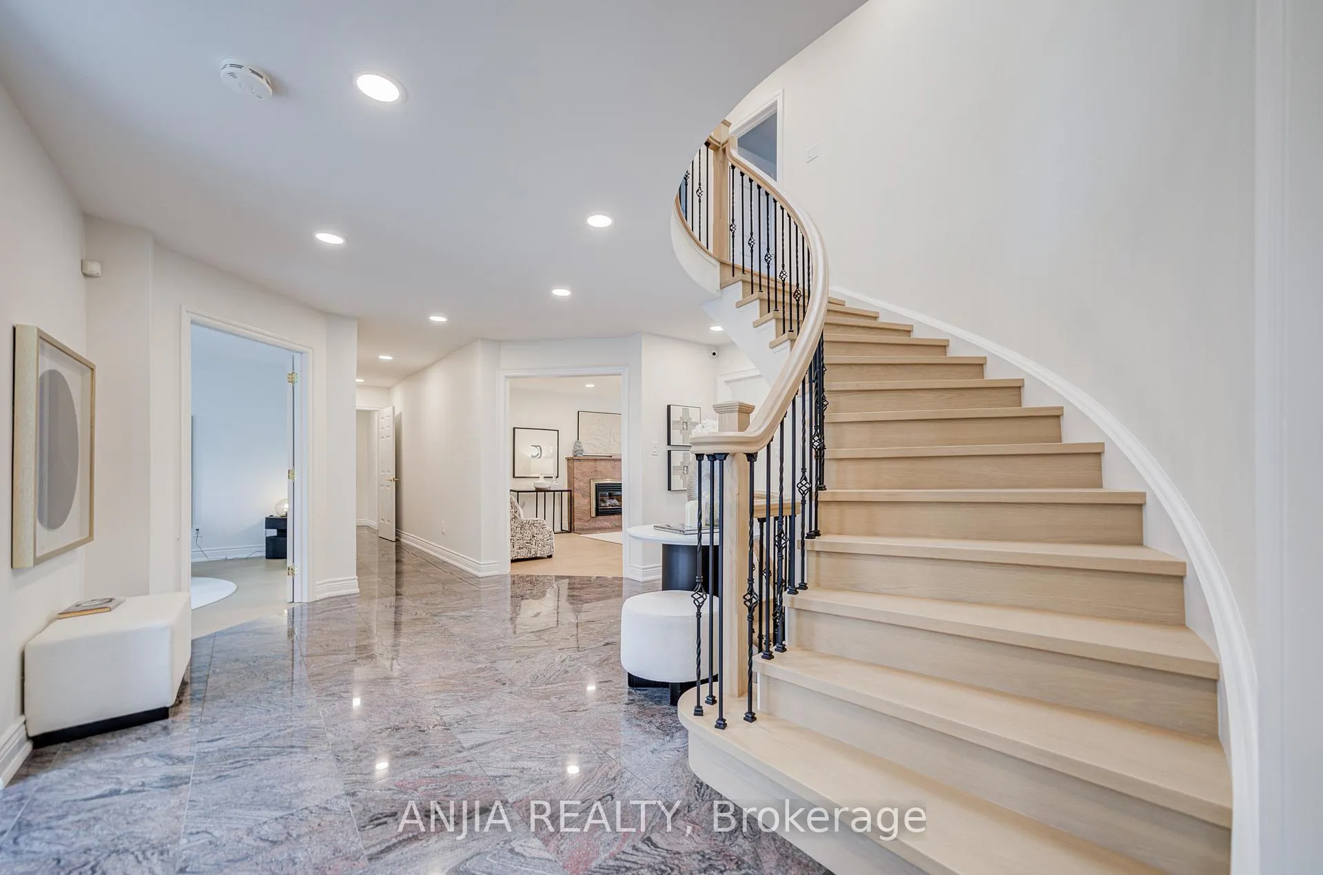 Photo 15 of 20 Country Estates Drive, Markham, Cachet — HOMEH