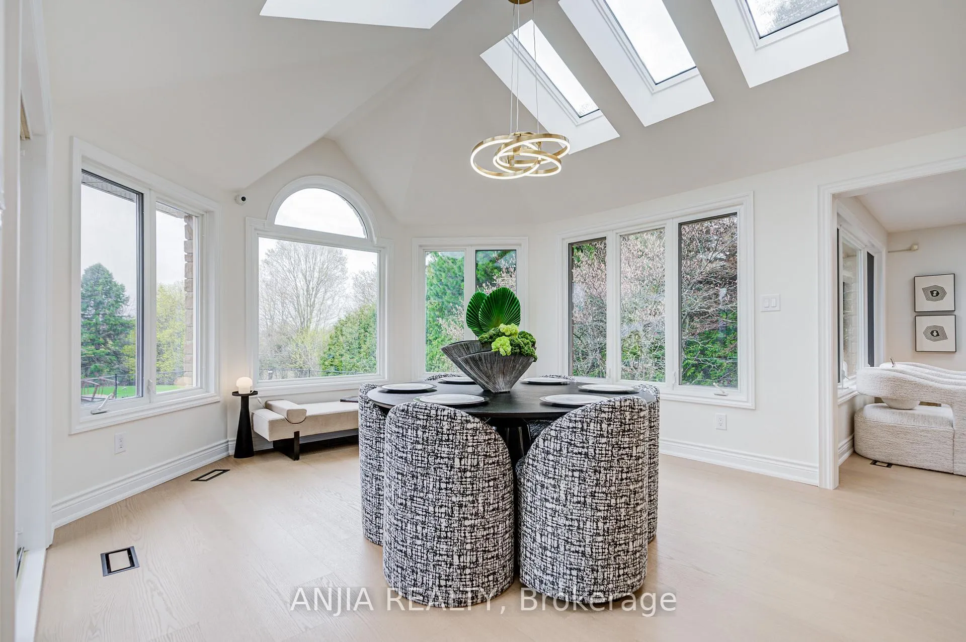 Photo 23 of 20 Country Estates Drive, Markham, Cachet — HOMEH