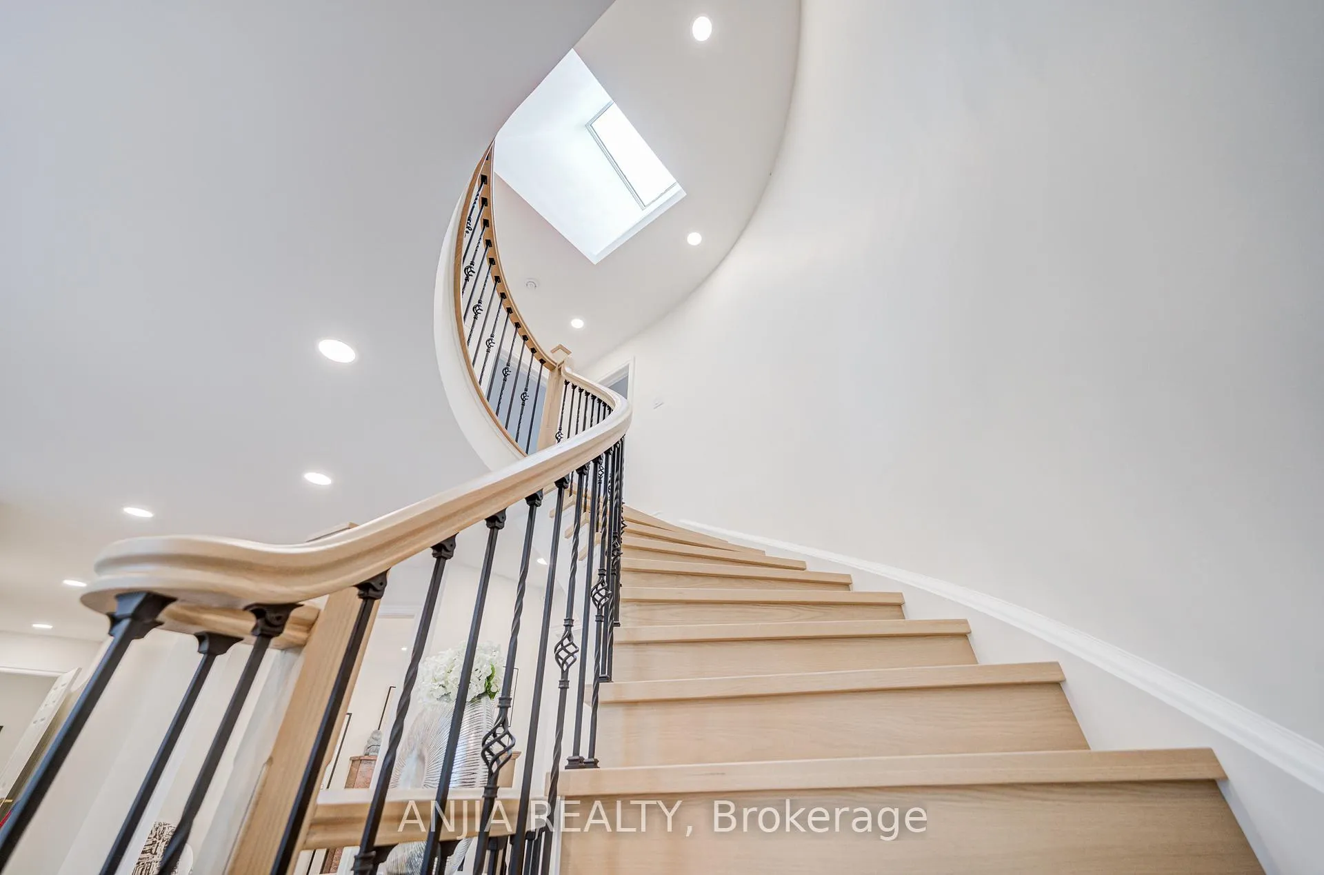 Photo 25 of 20 Country Estates Drive, Markham, Cachet — HOMEH