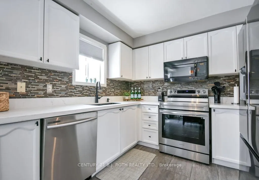 Photo 7 of 35 Hawthorne Crescent, Barrie, Ardagh — HOMEH