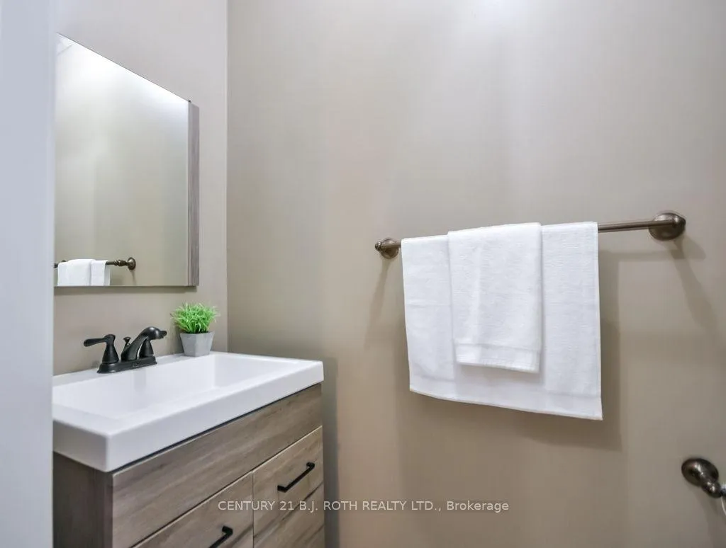 Photo 10 of 35 Hawthorne Crescent, Barrie, Ardagh — HOMEH