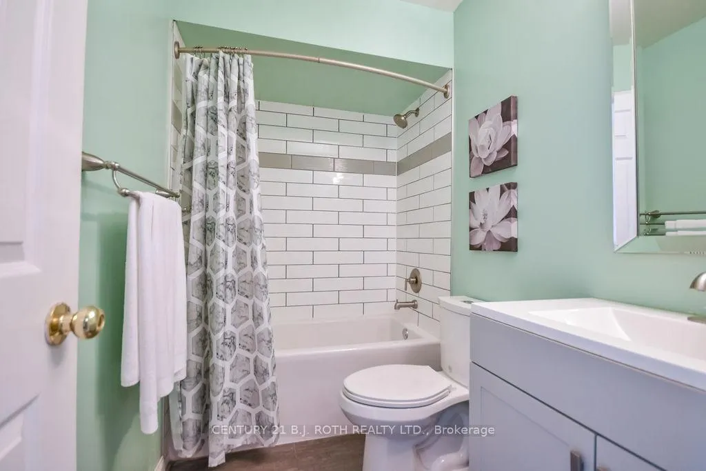 Photo 17 of 35 Hawthorne Crescent, Barrie, Ardagh — HOMEH