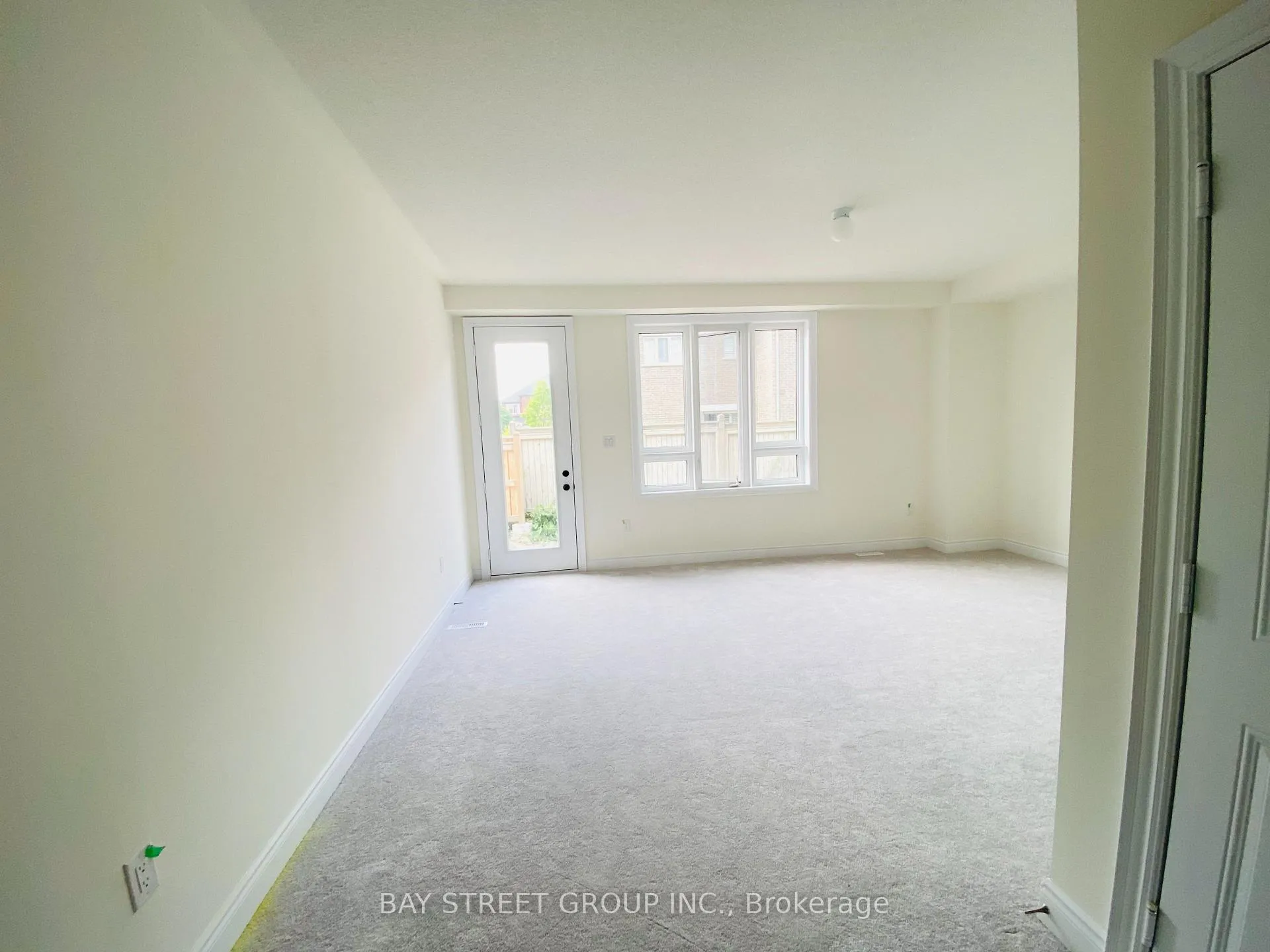 Photo 3 of 255 Tennant Circle, Vaughan, Vellore Village — HOMEH