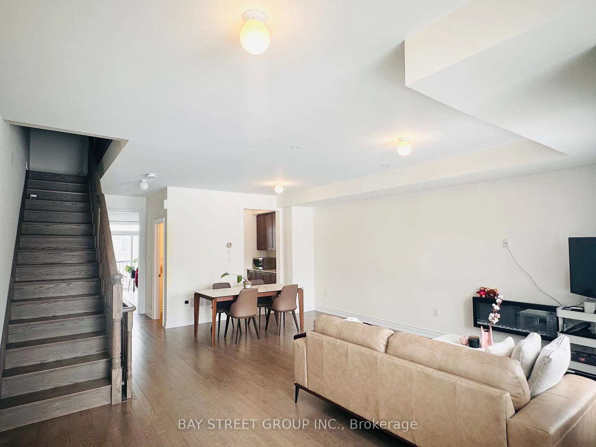 Photo 8 of 255 Tennant Circle, Vaughan, Vellore Village — HOMEH