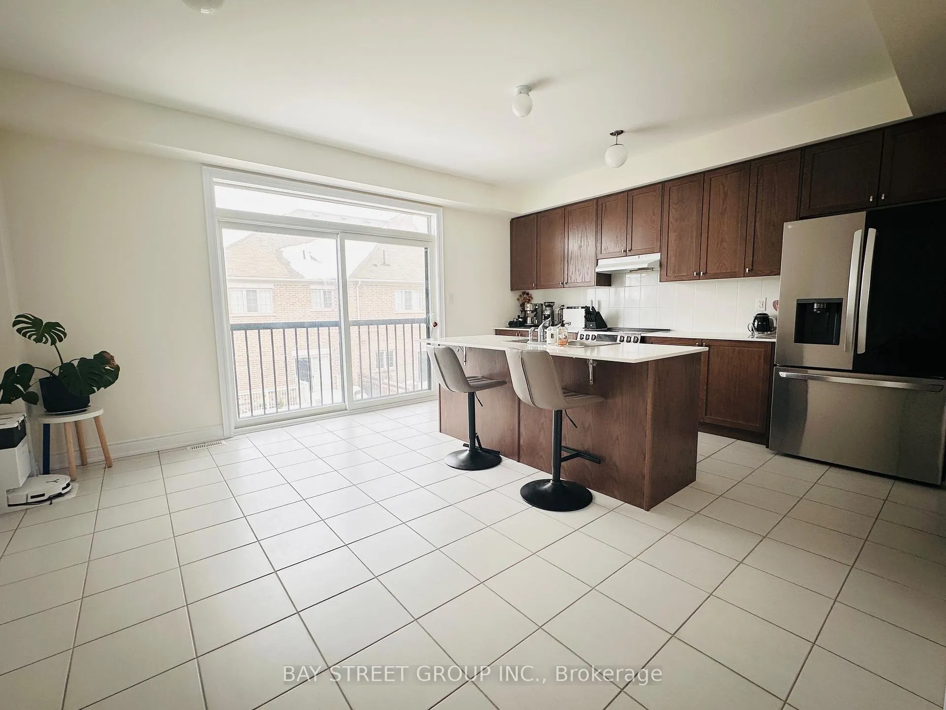 Photo 15 of 255 Tennant Circle, Vaughan, Vellore Village — HOMEH
