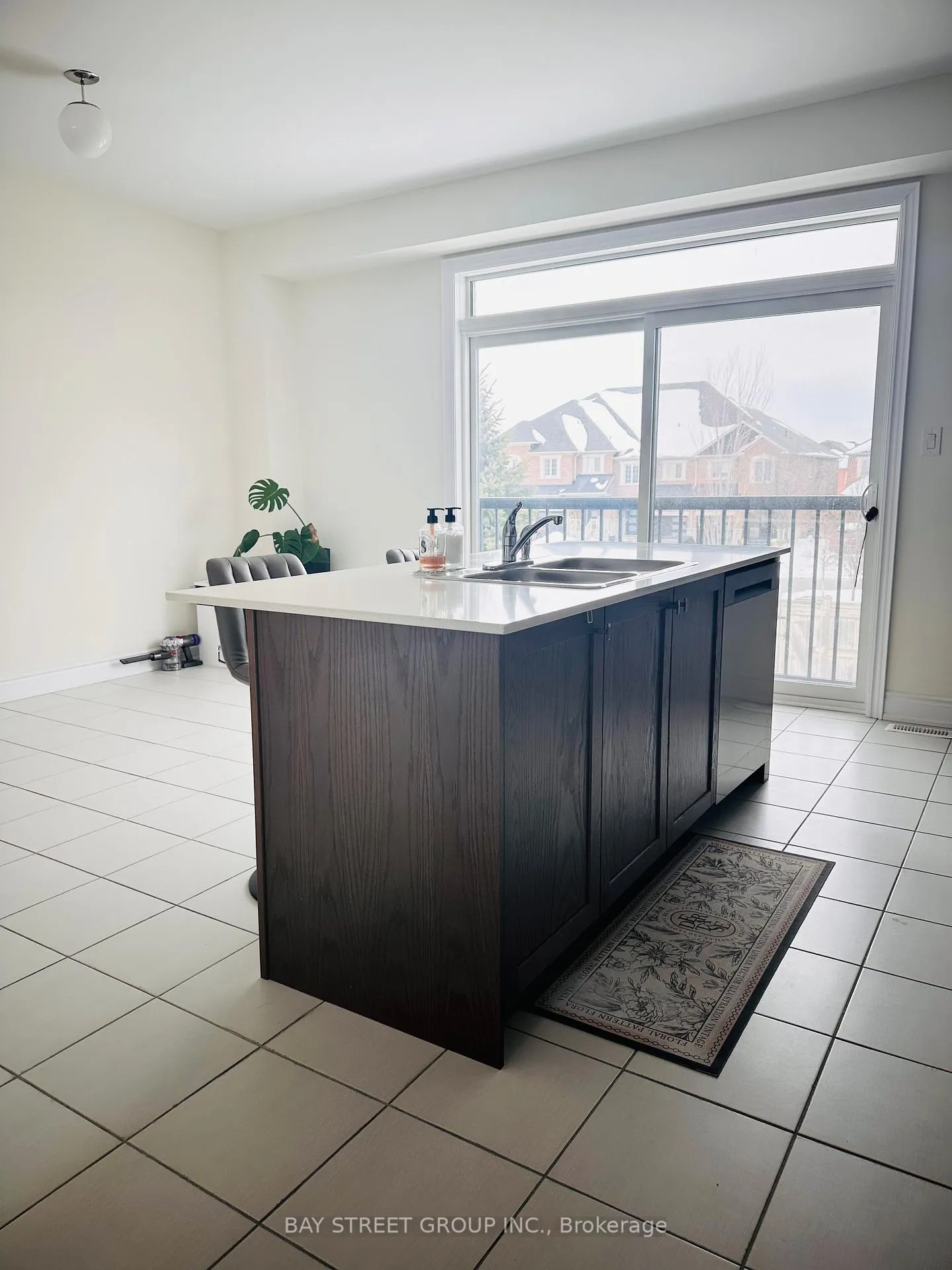 Photo 24 of 255 Tennant Circle, Vaughan, Vellore Village — HOMEH