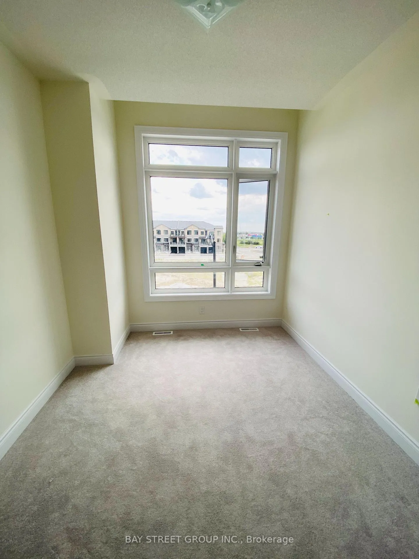 Photo 29 of 255 Tennant Circle, Vaughan, Vellore Village — HOMEH