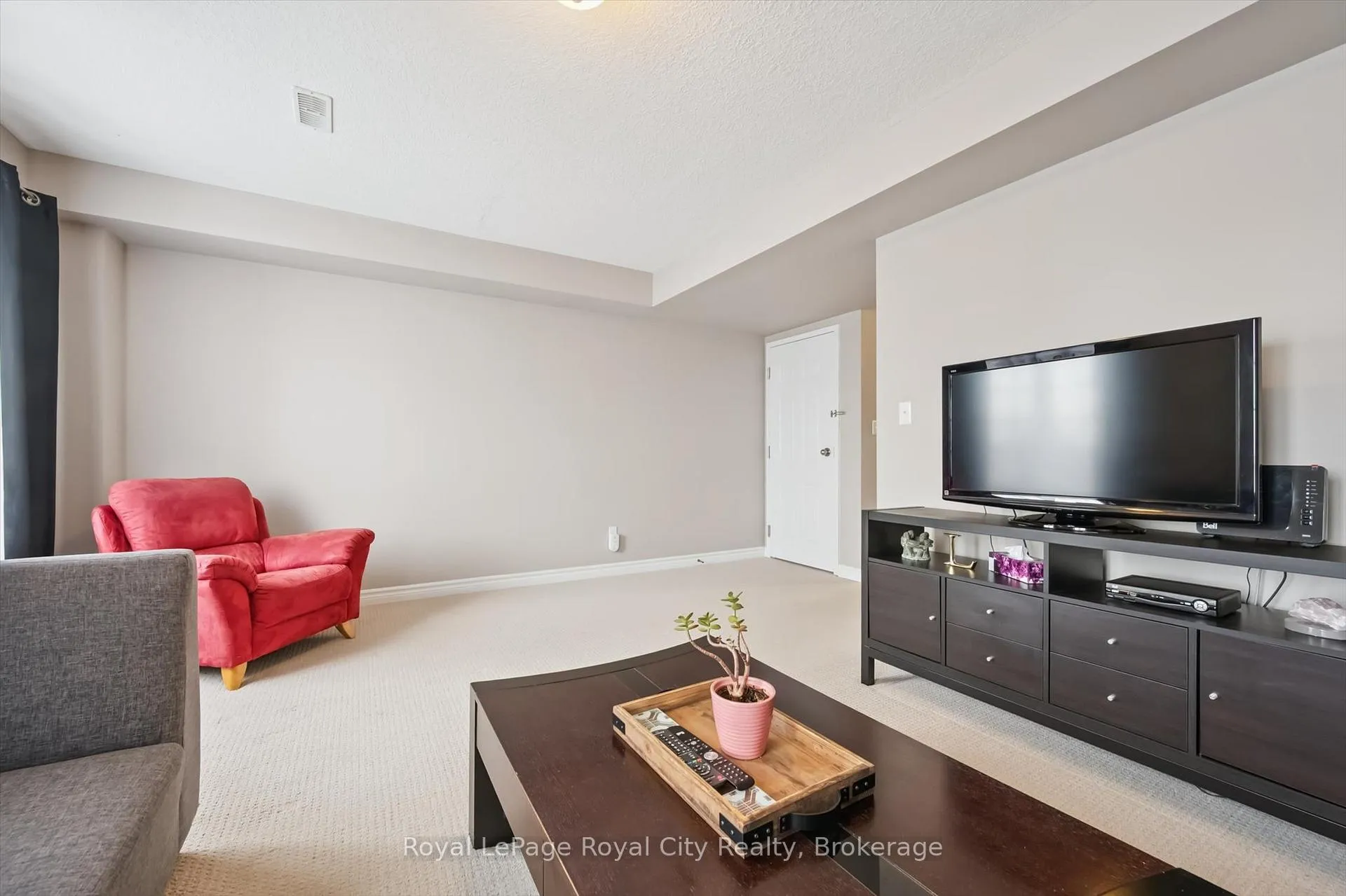 Photo 4 of Unit 28B, 15 Carere Crescent, Guelph, Victoria North — HOMEH