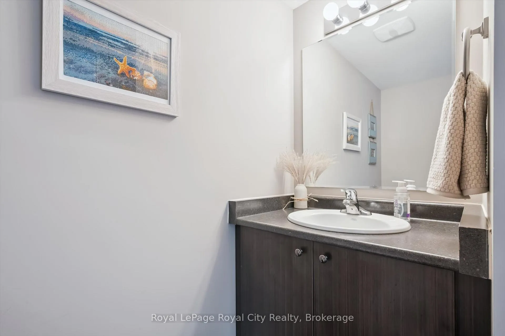 Photo 5 of Unit 28B, 15 Carere Crescent, Guelph, Victoria North — HOMEH