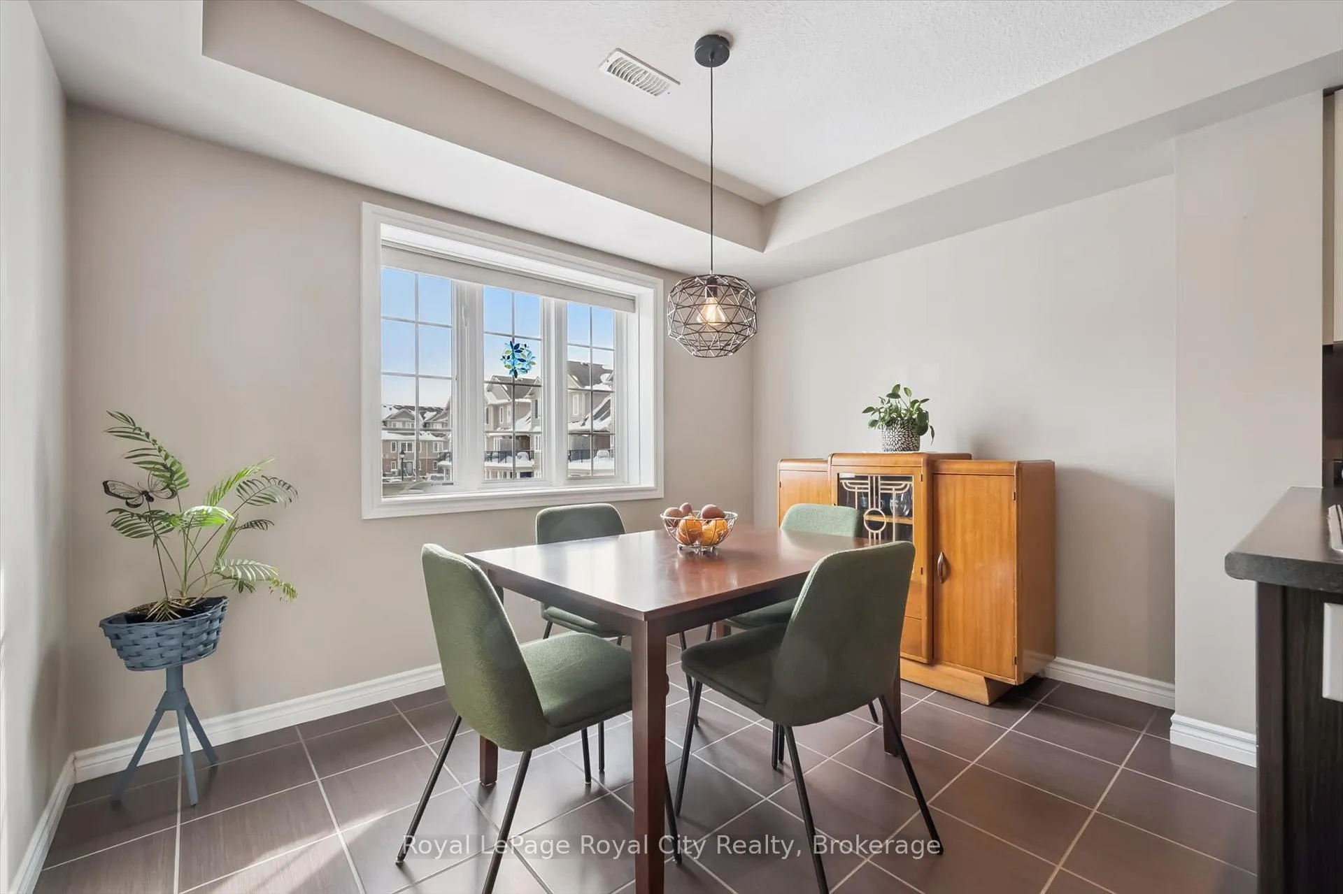 Photo 6 of Unit 28B, 15 Carere Crescent, Guelph, Victoria North — HOMEH