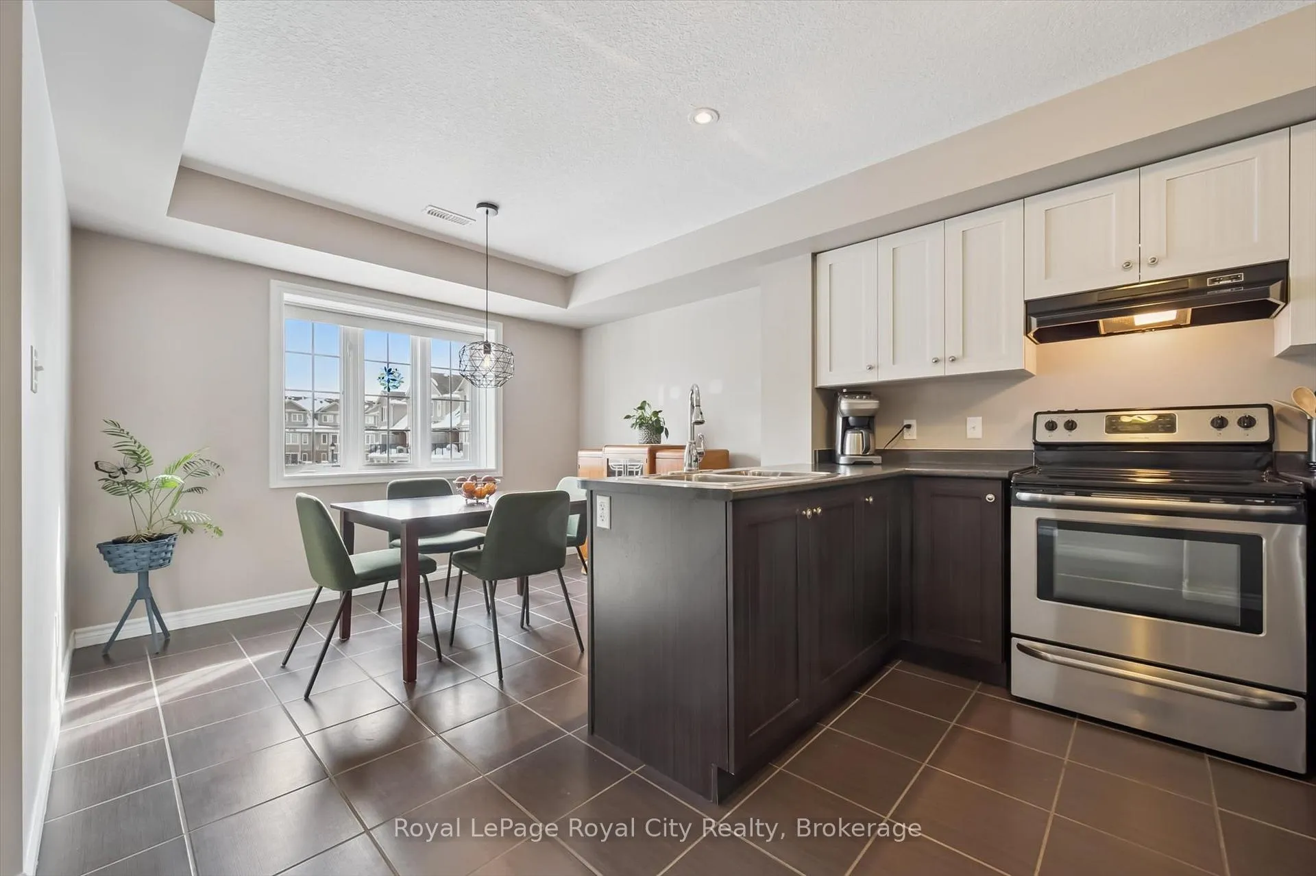 Photo 9 of Unit 28B, 15 Carere Crescent, Guelph, Victoria North — HOMEH