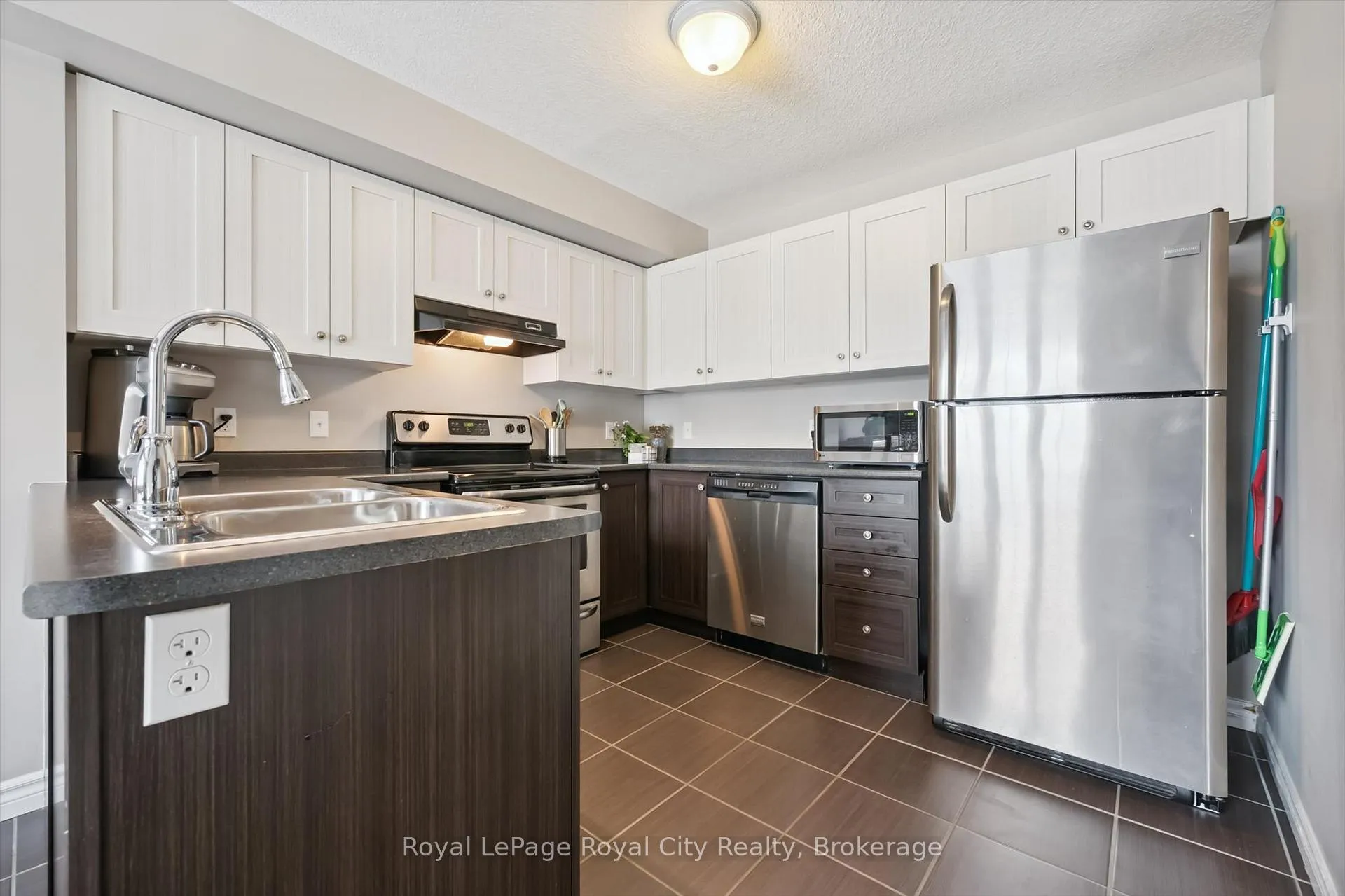 Photo 10 of Unit 28B, 15 Carere Crescent, Guelph, Victoria North — HOMEH