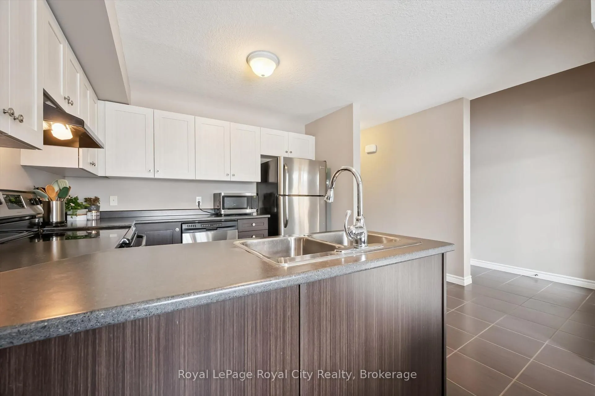 Photo 11 of Unit 28B, 15 Carere Crescent, Guelph, Victoria North — HOMEH
