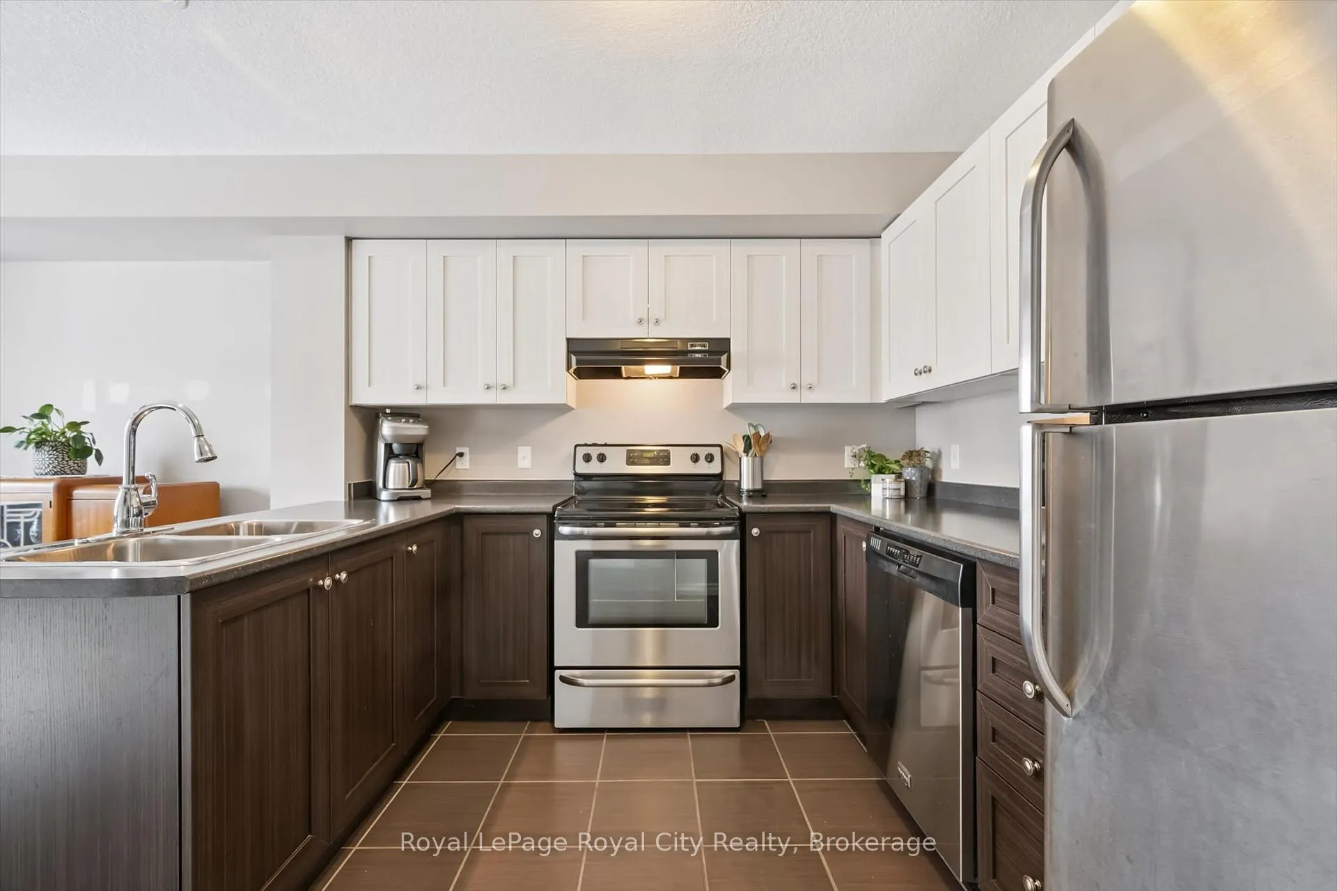 Photo 13 of Unit 28B, 15 Carere Crescent, Guelph, Victoria North — HOMEH