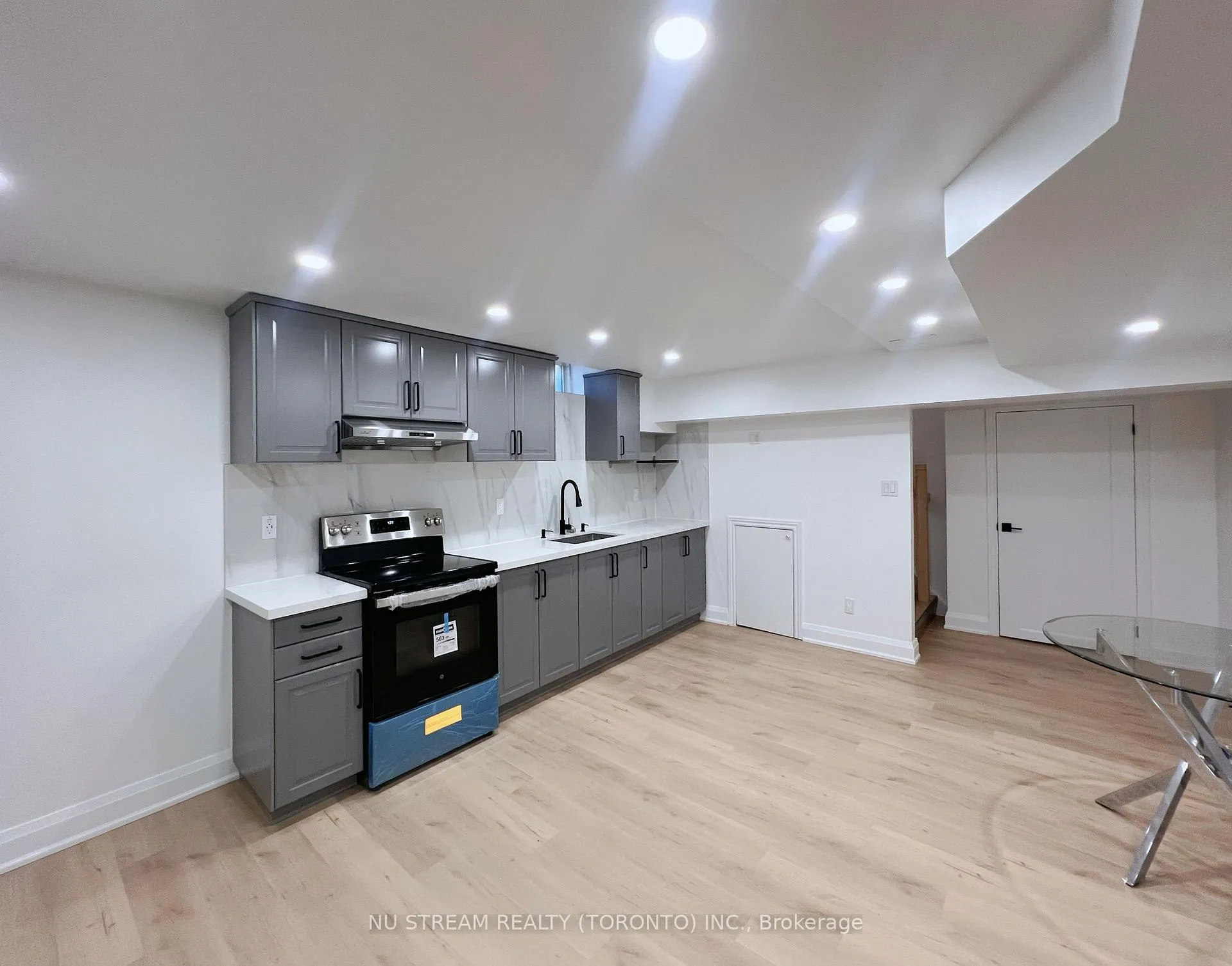 Photo 2 of Unit Bsmt, 38 Whitford Road, Markham, Cachet — HOMEH