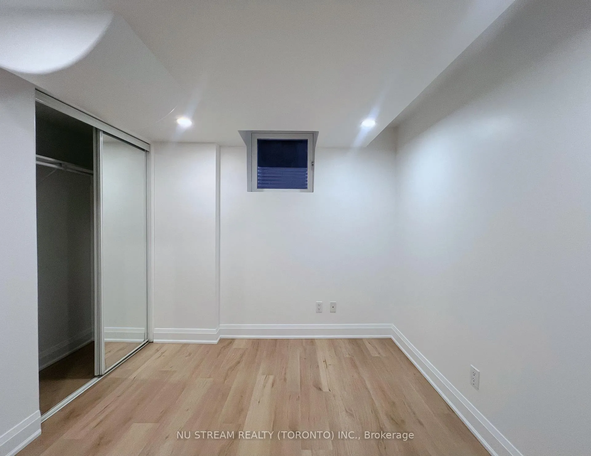Photo 4 of Unit Bsmt, 38 Whitford Road, Markham, Cachet — HOMEH