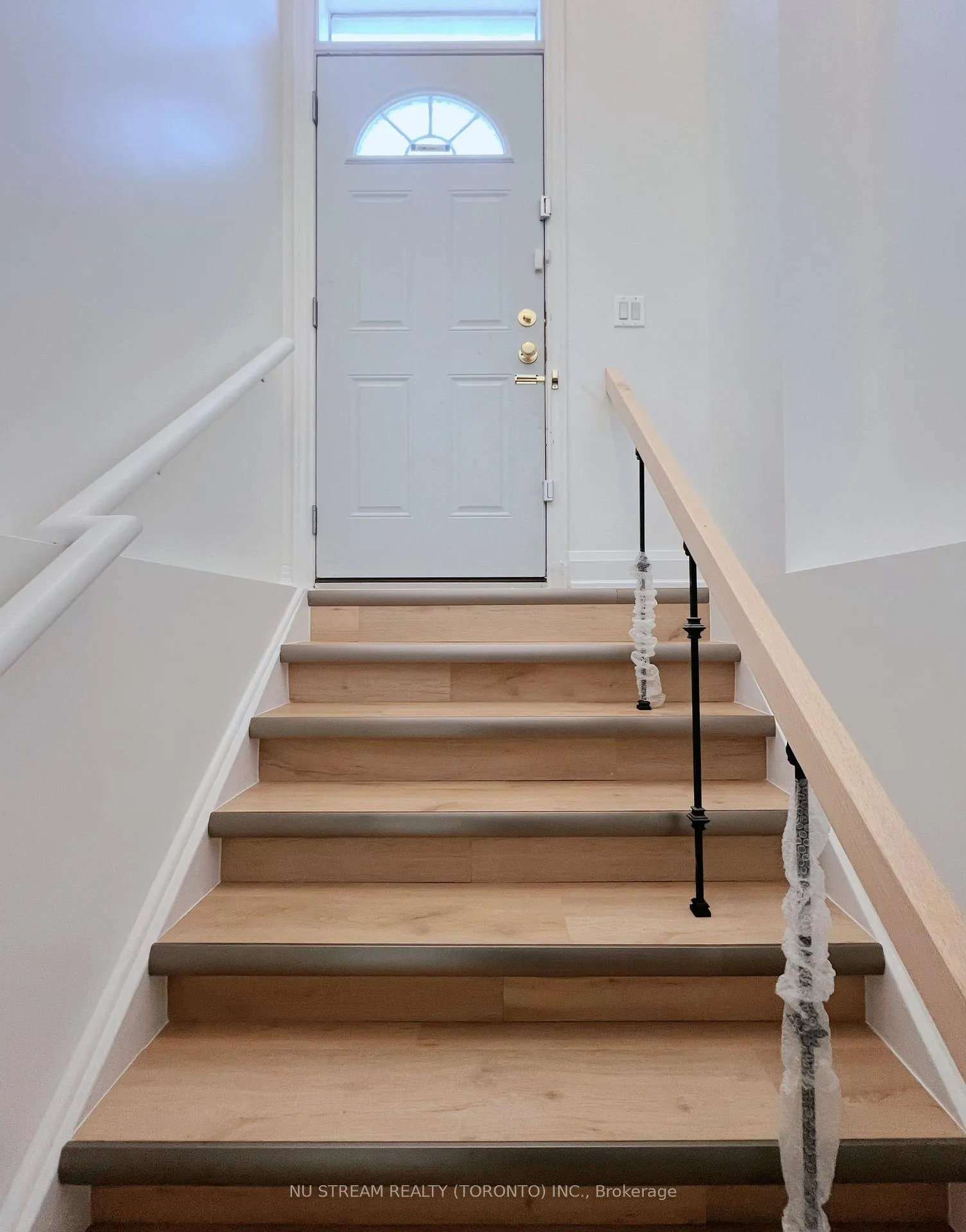 Photo 7 of Unit Bsmt, 38 Whitford Road, Markham, Cachet — HOMEH