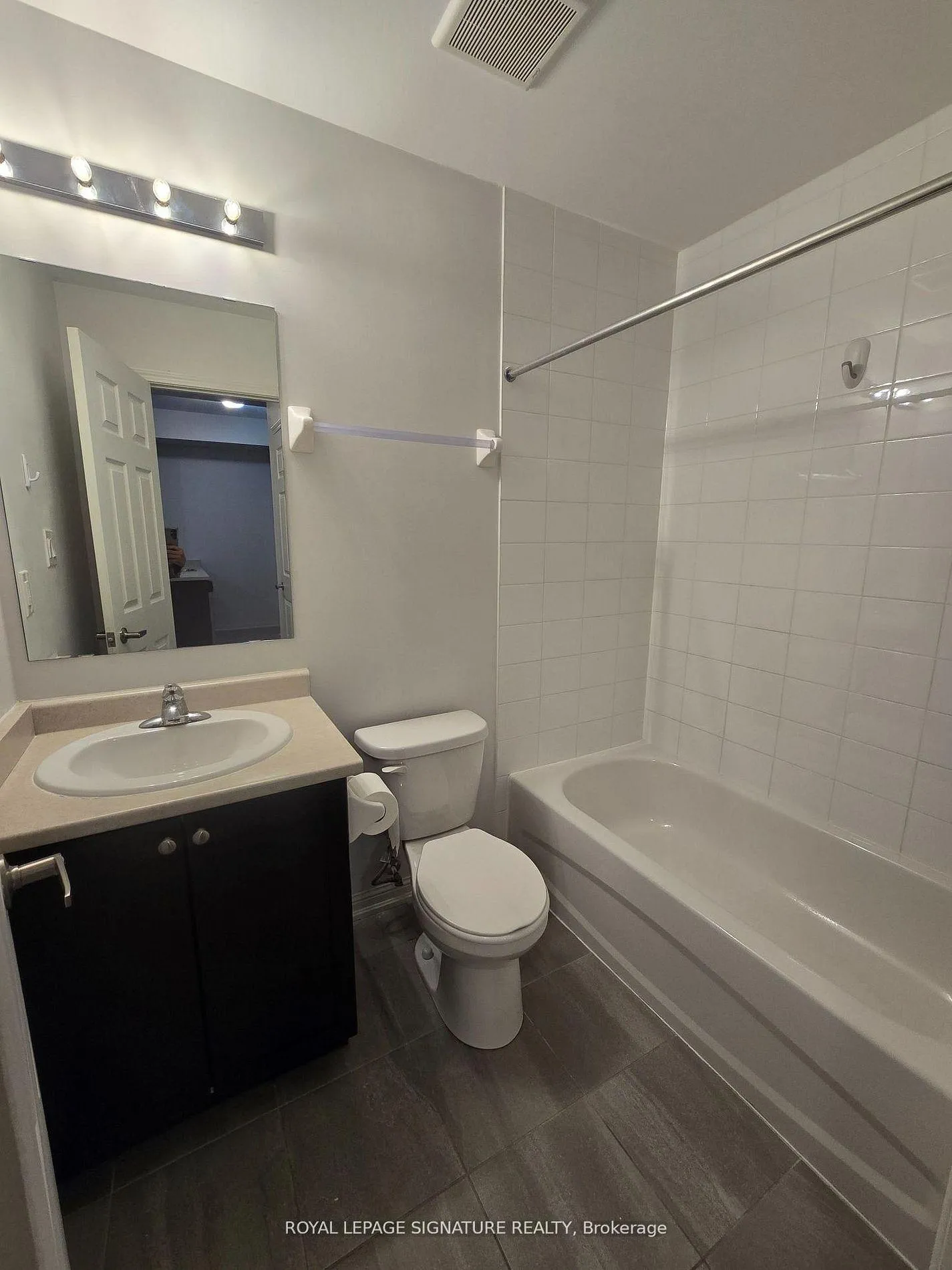 Photo 11 of Unit 142, 250 Sunny Meadow Boulevard, Brampton, Sandringham-Wellington — HOMEH