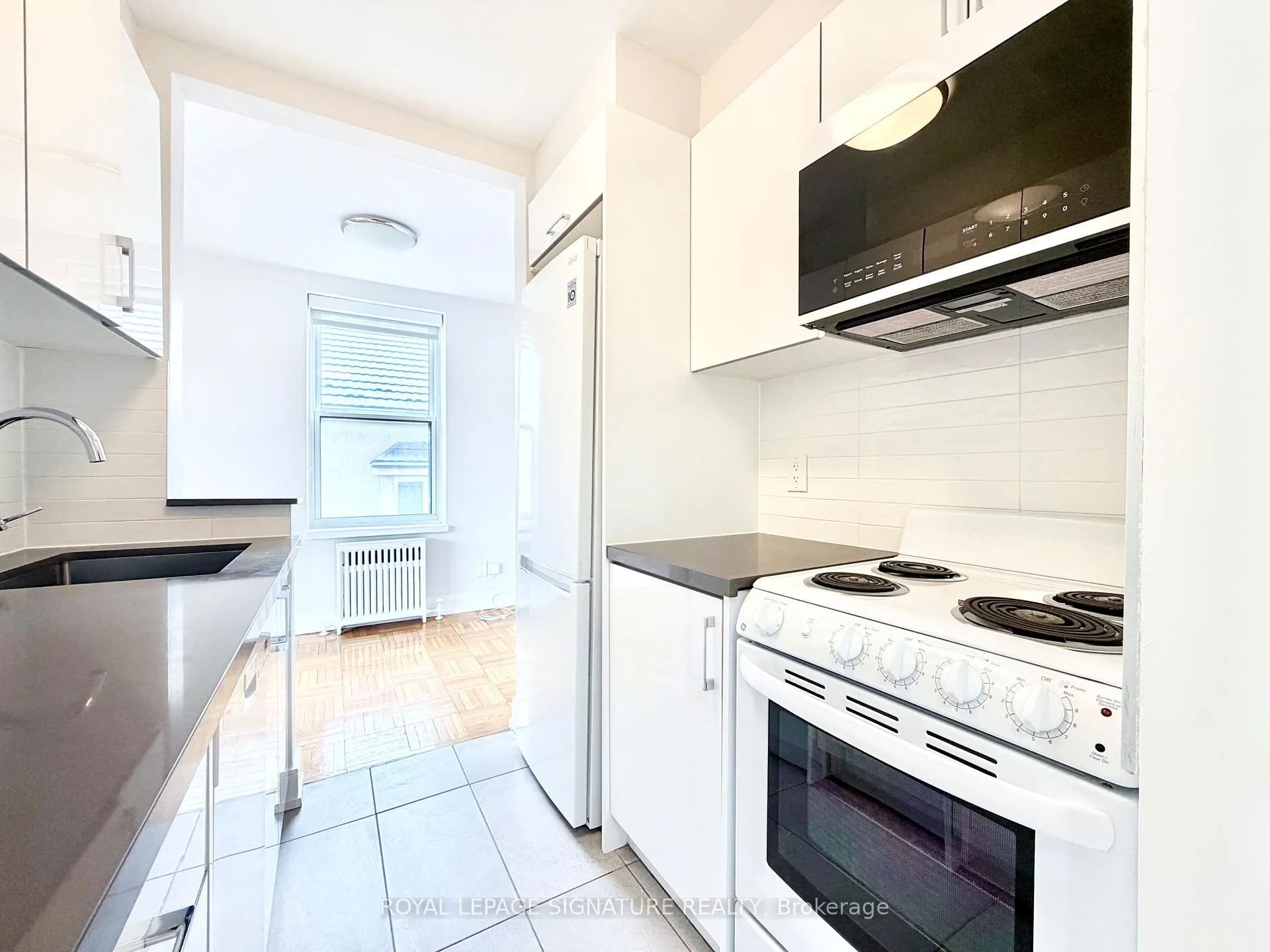 Photo 4 of Unit 201, 1545 Bathurst Street, Toronto, Forest Hill South — HOMEH