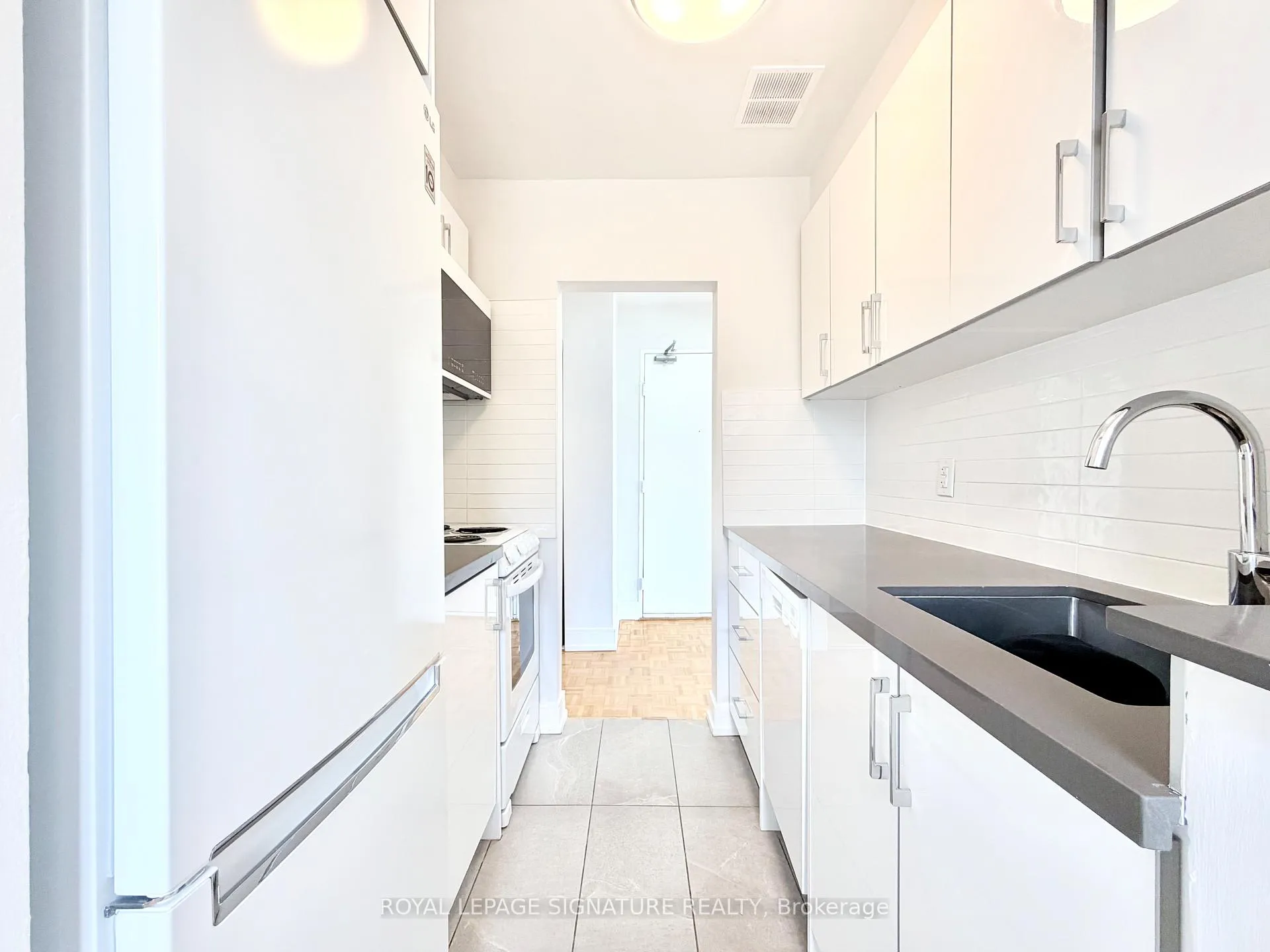 Photo 6 of Unit 201, 1545 Bathurst Street, Toronto, Forest Hill South — HOMEH