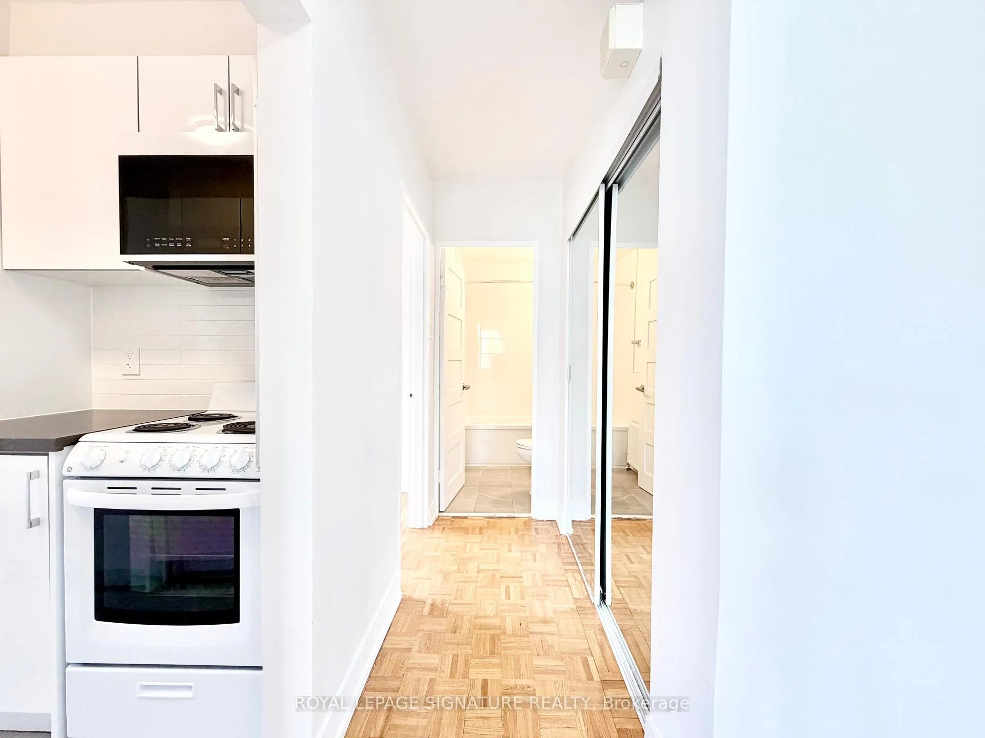 Photo 9 of Unit 201, 1545 Bathurst Street, Toronto, Forest Hill South — HOMEH
