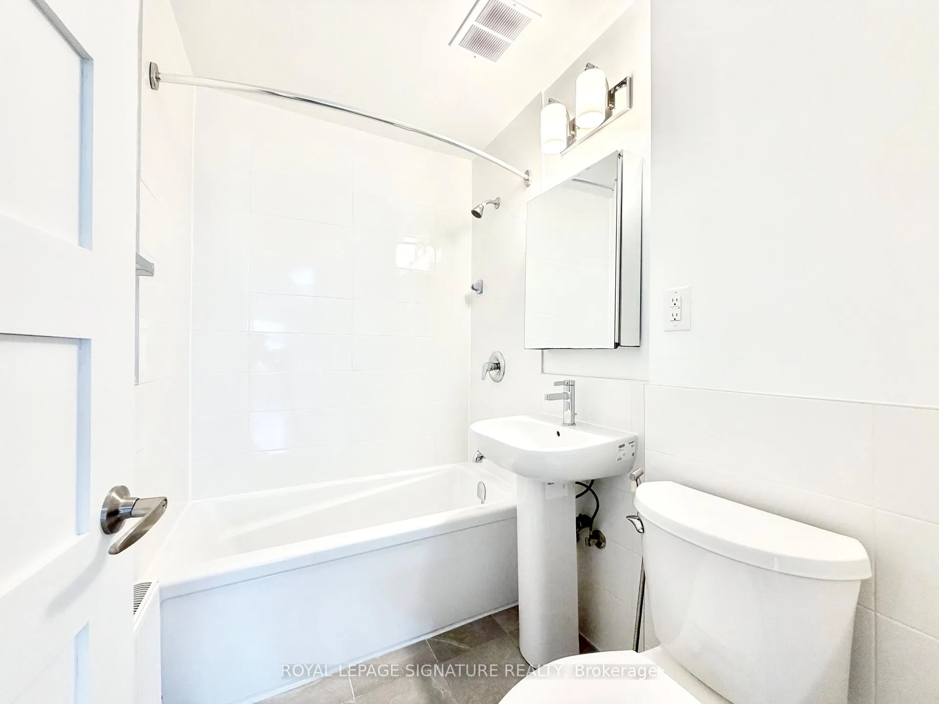 Photo 10 of Unit 201, 1545 Bathurst Street, Toronto, Forest Hill South — HOMEH