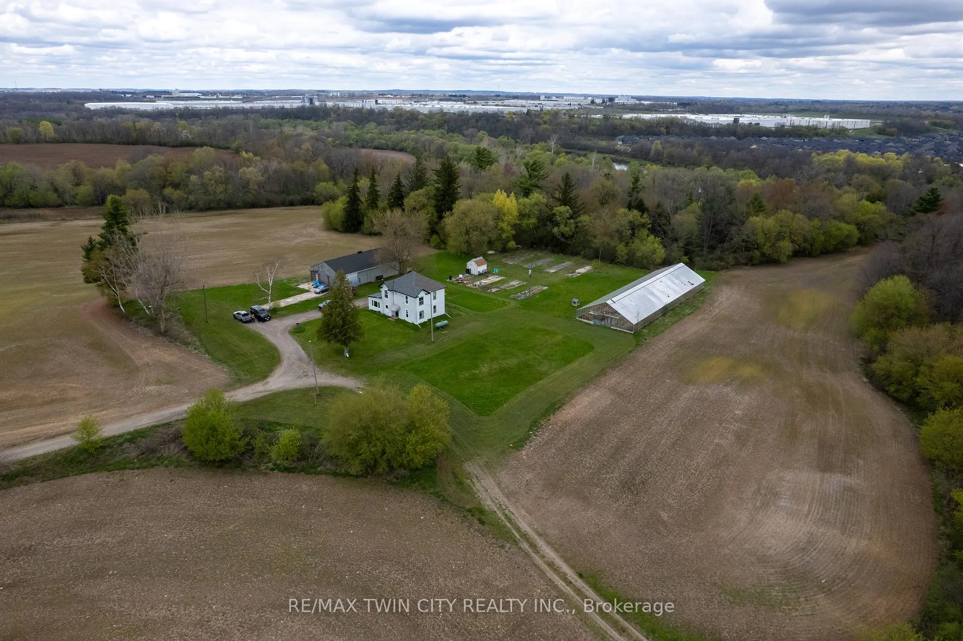 Photo 3 of 47 Pottruff Road, Brant, Brantford Twp — HOMEH