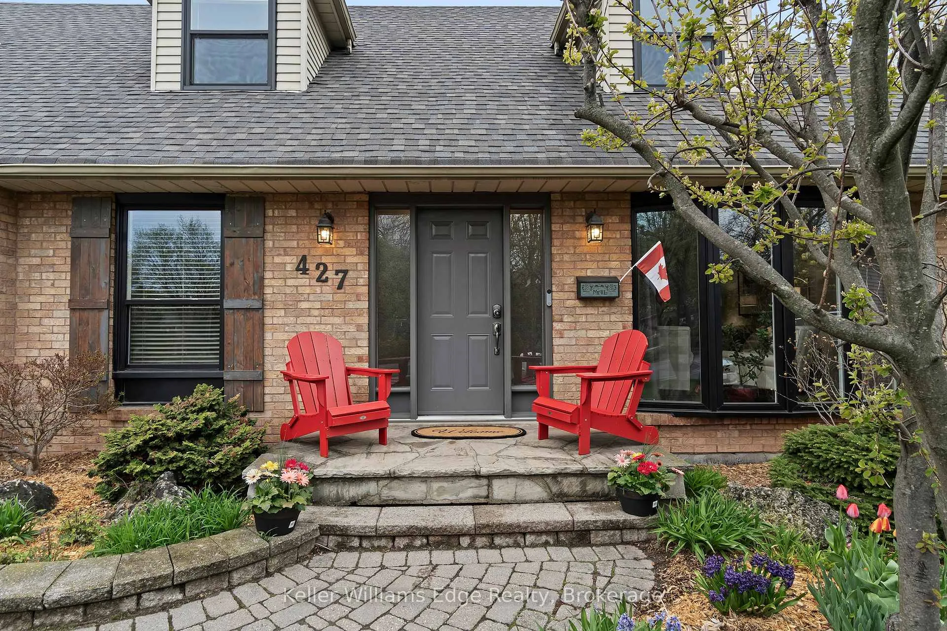 Photo 2 of 427 Mackay Court, Burlington, Shoreacres — HOMEH
