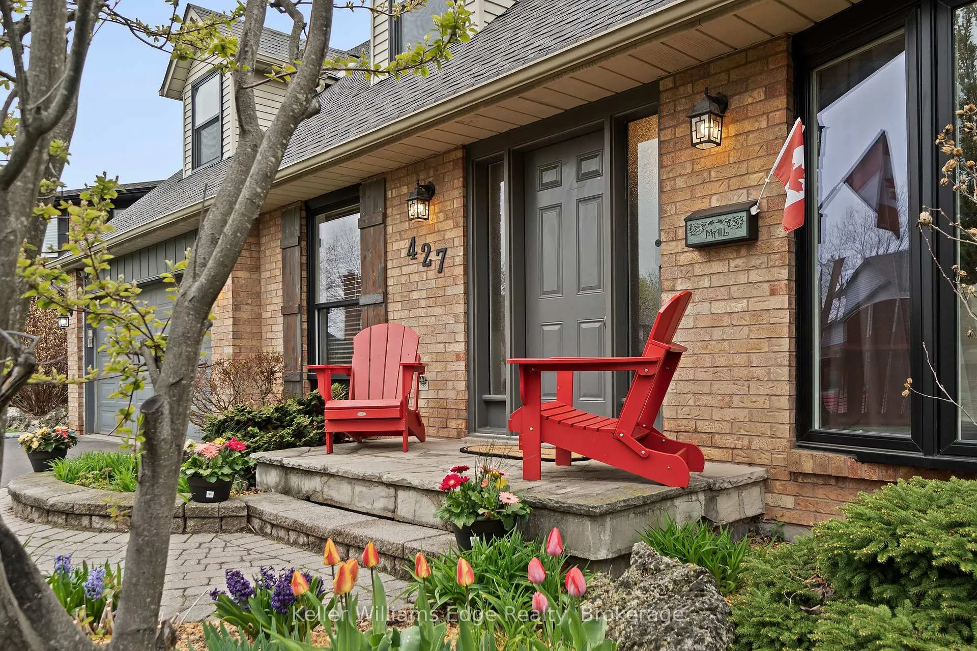 Photo 3 of 427 Mackay Court, Burlington, Shoreacres — HOMEH