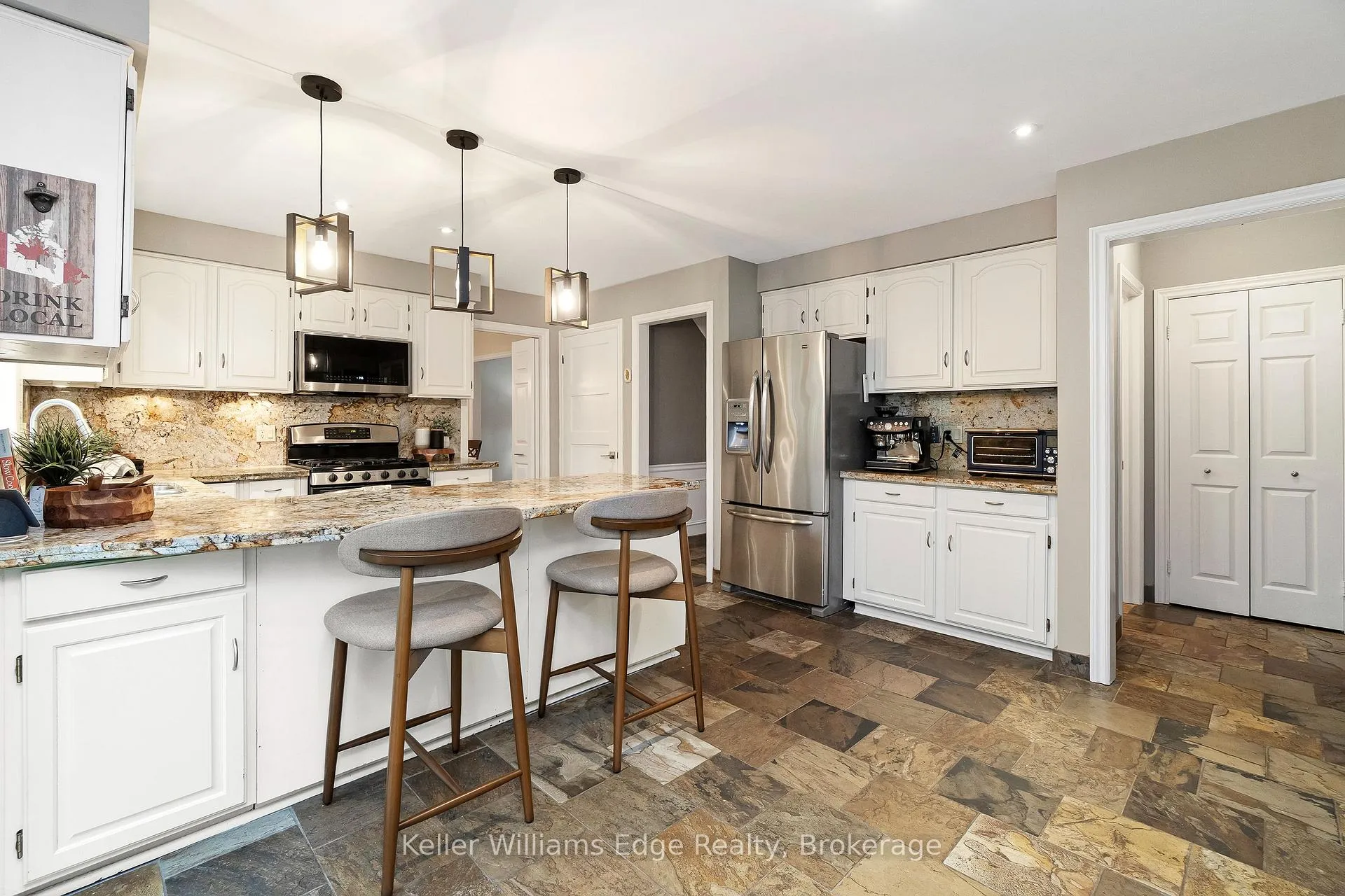 Photo 13 of 427 Mackay Court, Burlington, Shoreacres — HOMEH