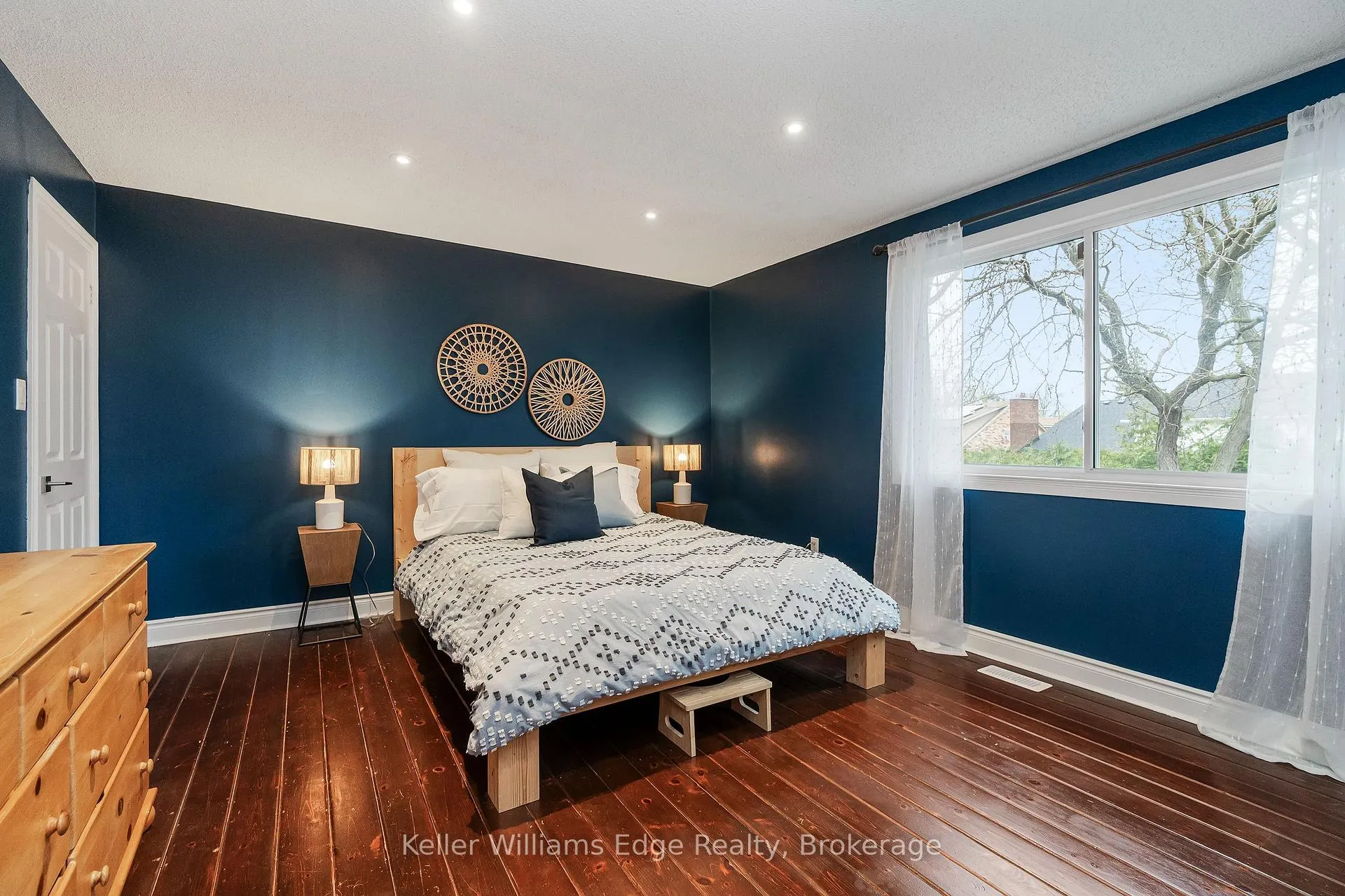 Photo 23 of 427 Mackay Court, Burlington, Shoreacres — HOMEH